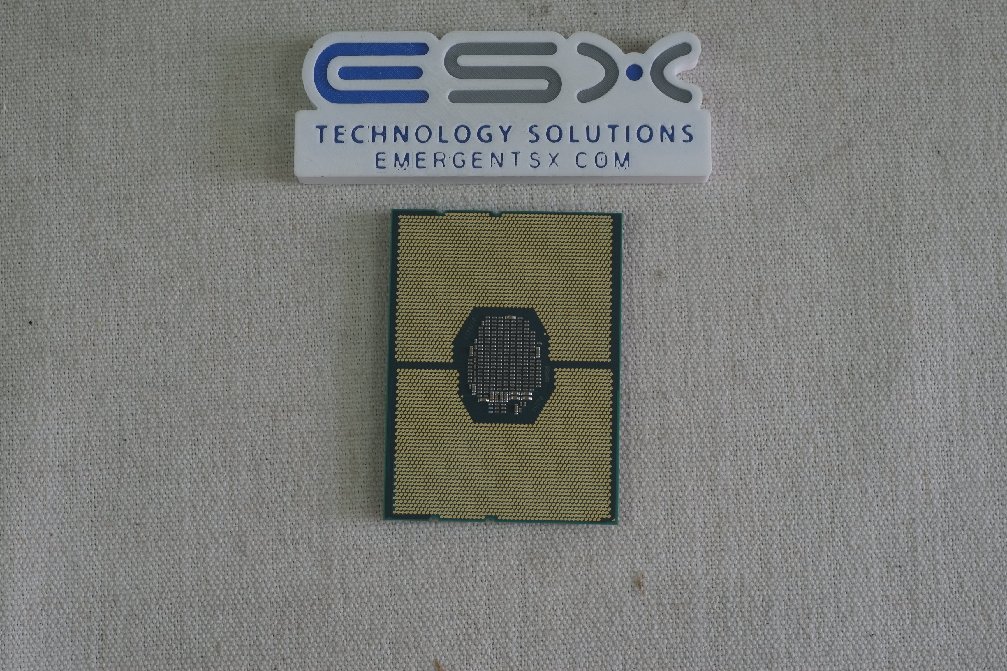Intel Xeon 24-Core Gold 6240R @ 2.4GHz 35.75MB 165W LGA3647 Processor SRGZ8 CPU
