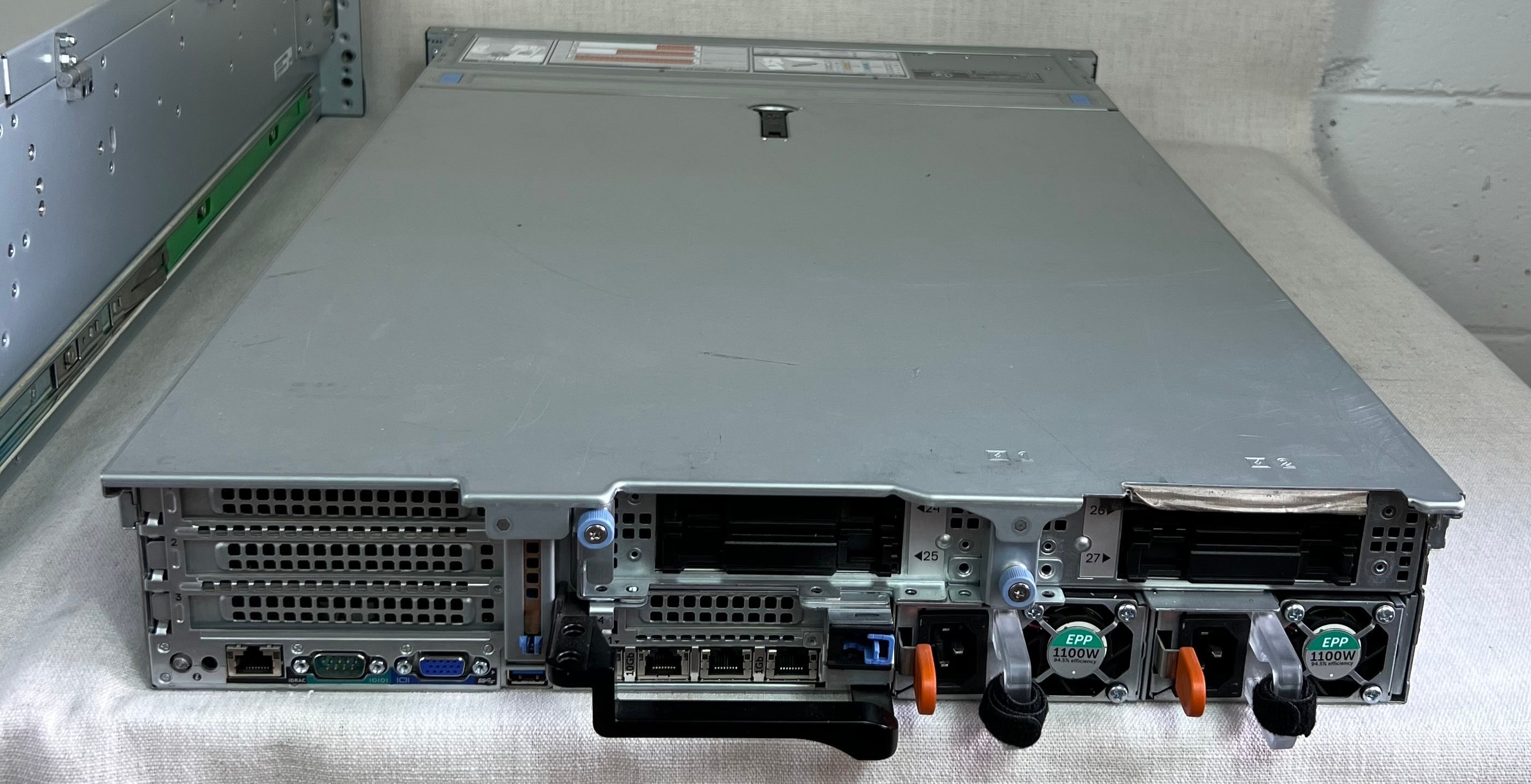 263TB TrueNAS Hybrid Flash Direct Attach Storage Array w/ Dell R740XD Server