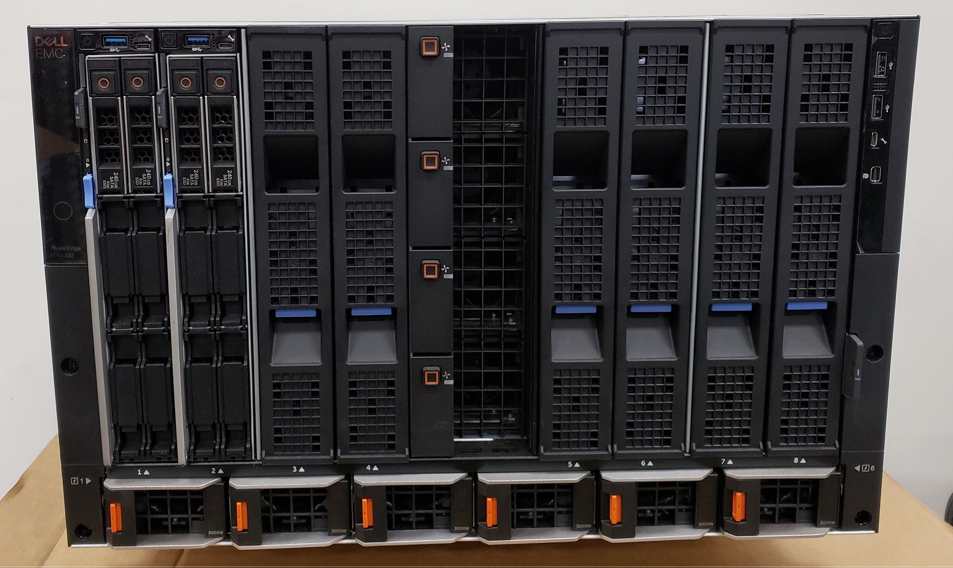 Dell MX7000 Chassis– 2x MX9002m, 2x MX9116n, 2x MX740c 2x 10C Silver 4210R 768GB