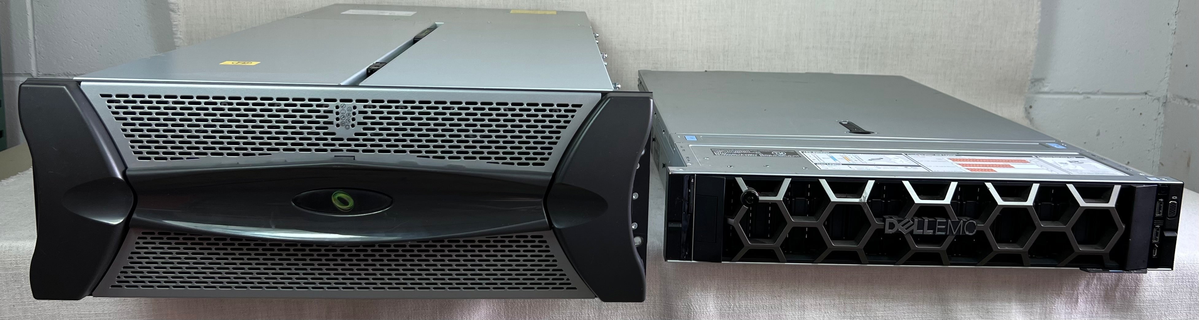 398TB TrueNAS Hybrid Flash Direct Attach Storage Array w/ Dell R740XD Server