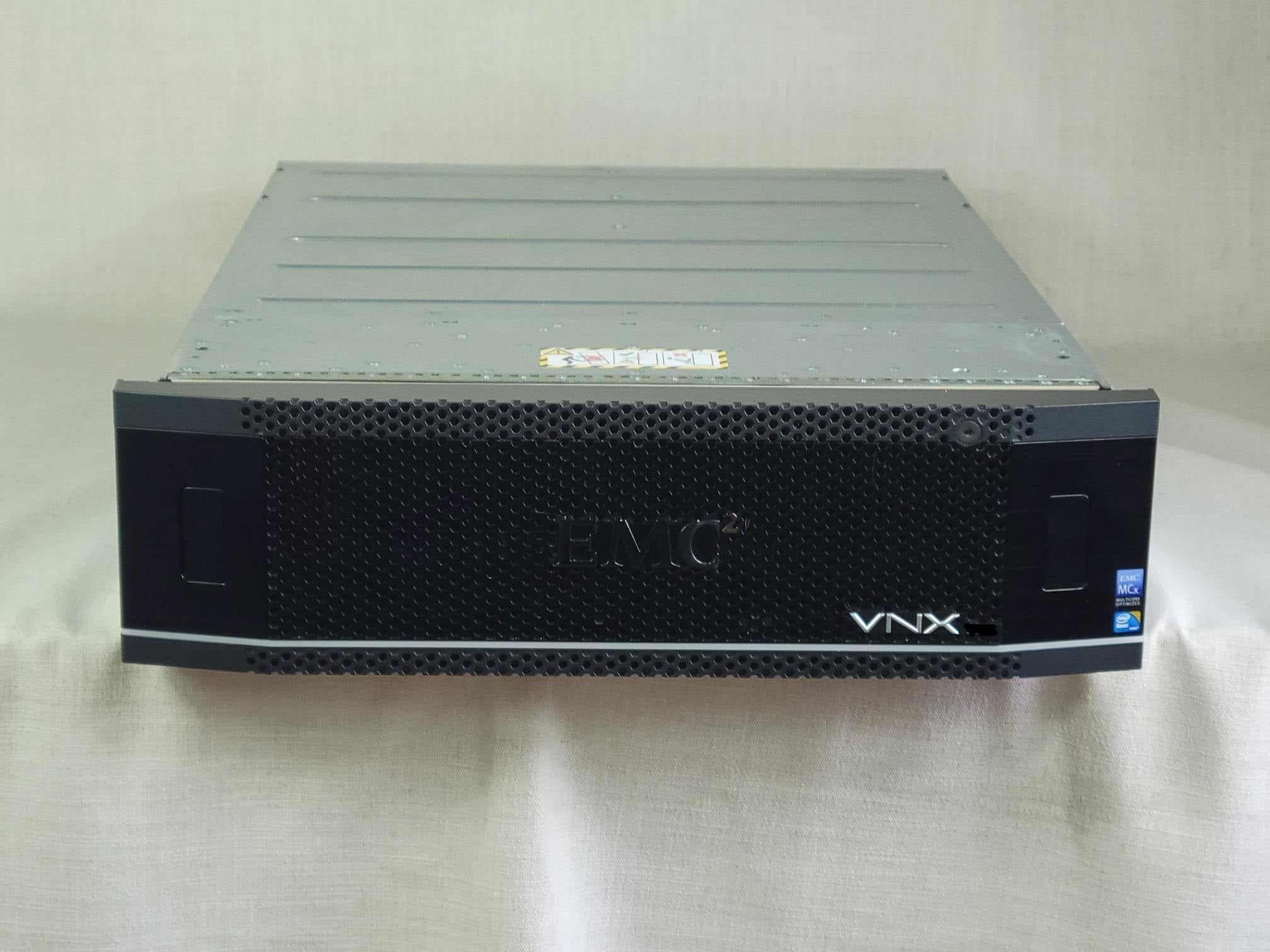 EMC VNX5600 with 2TB Flash & 40 x 300GB 15K w/ remote installation