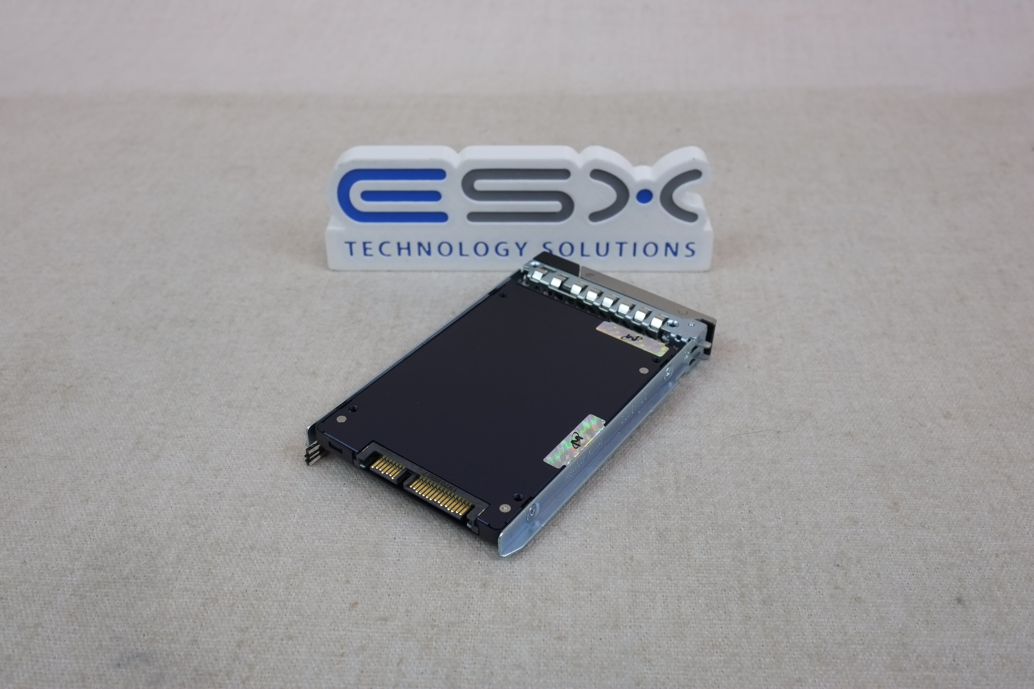 Dell VJ36D 1.92TB 6Gb/s 2.5” SATA RI MLC SSD Micron MTFDDAK1T9TDD w/ 14G Tray