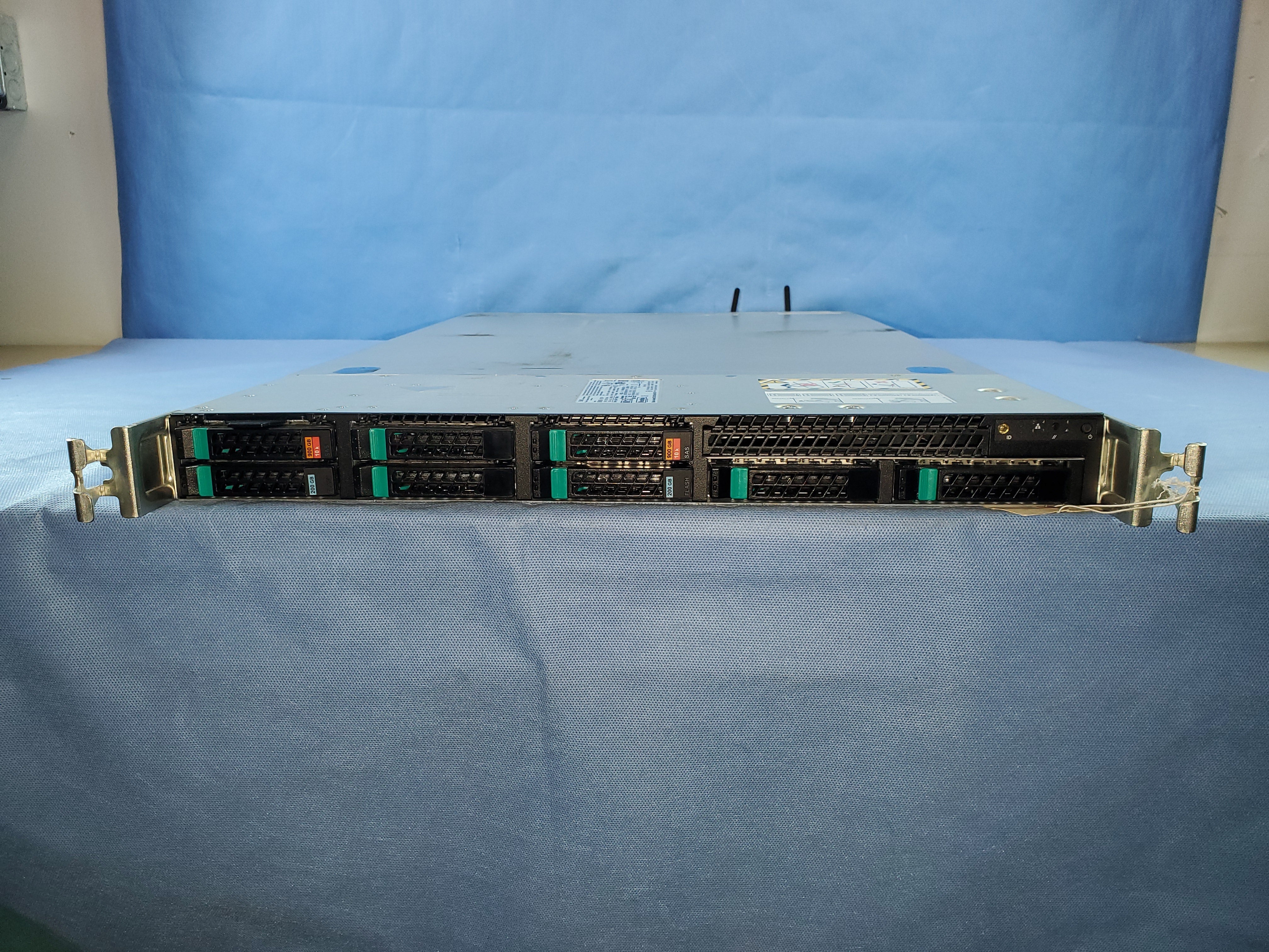 EMC 100-586-018 XtremIO Controller 2x E5-2658, 256GB RAM, 2x 200GB SSD, 2x 900GB