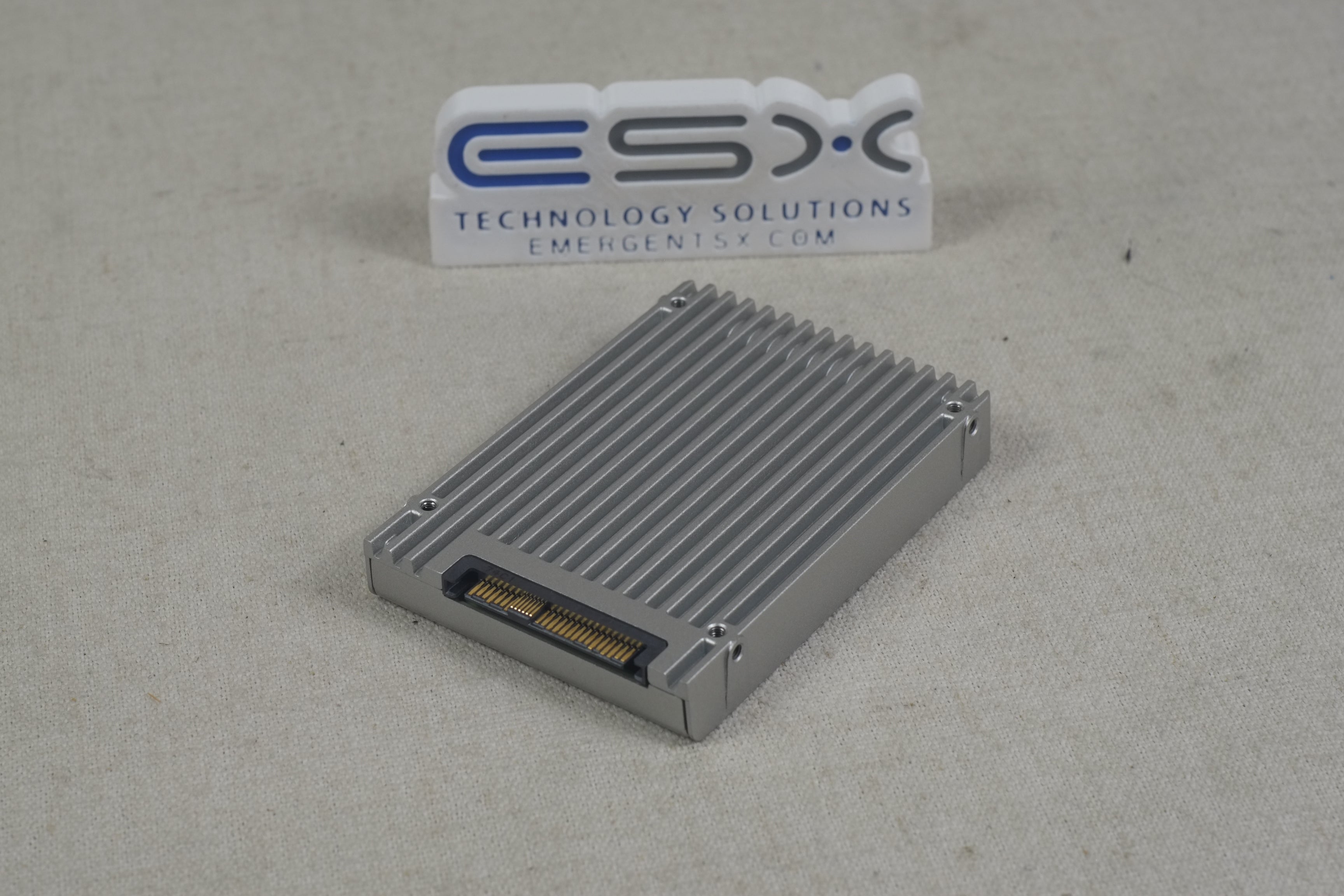 Intel SSDPE2MX450G7 DC P3520 450GB 2.5” MLC PCIe 3.0 x4 U.2 NVMe SSD