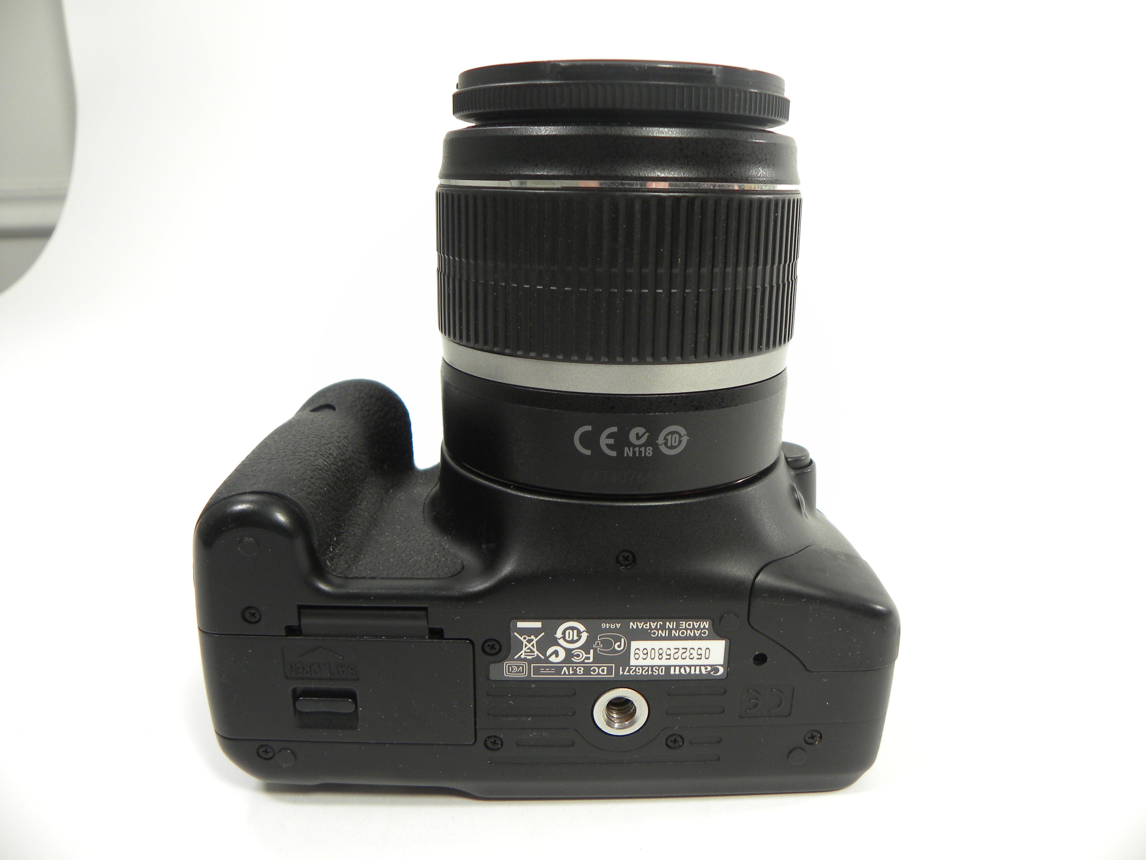 Canon EOS T2i - 550D 18mp Digital SLR w/EF-S 18-55 IS Shutter ct. 7,322