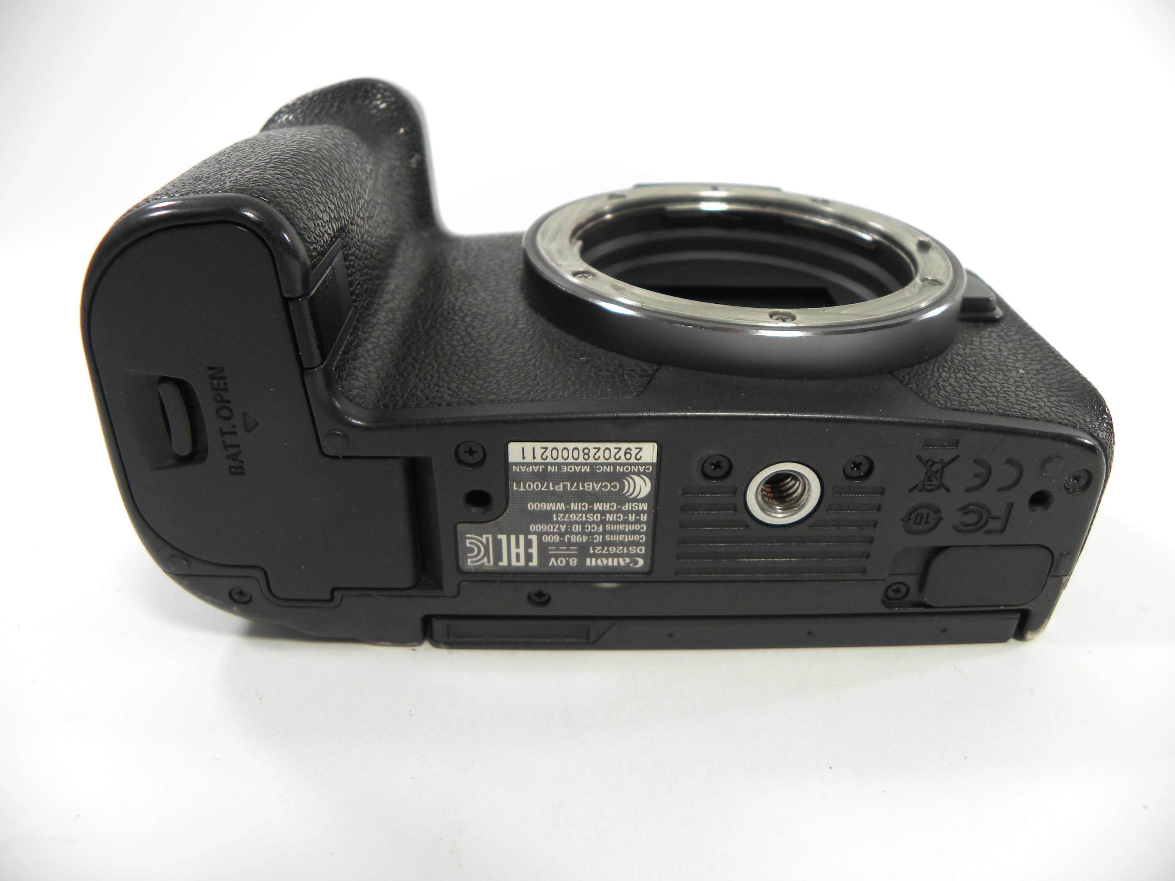 Canon EOS R 30.3mp Digital SLR body only Shutter Ct. 373,000