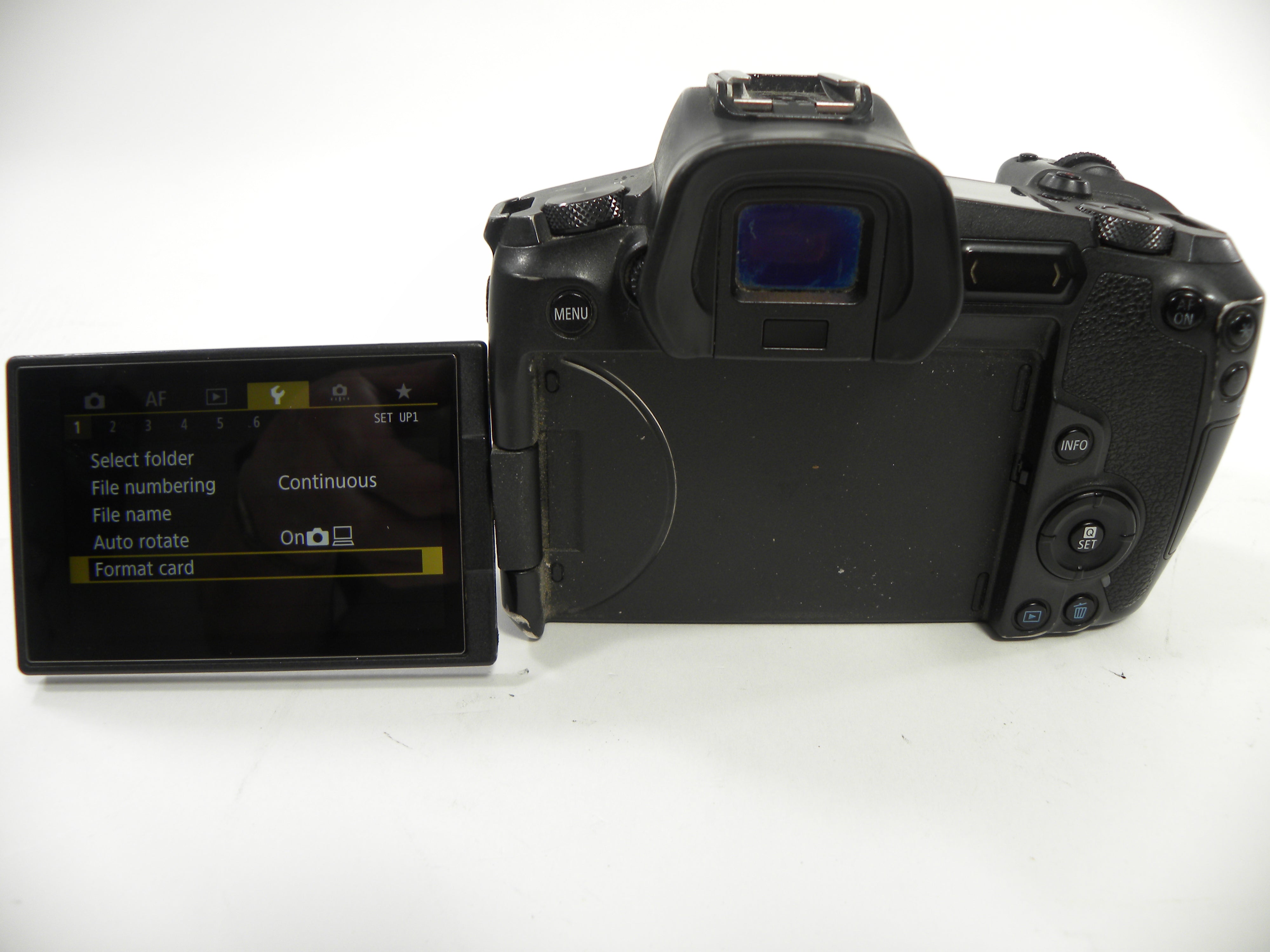 Canon EOS R 30.3mp Digital SLR body only Shutter Ct. 373,000