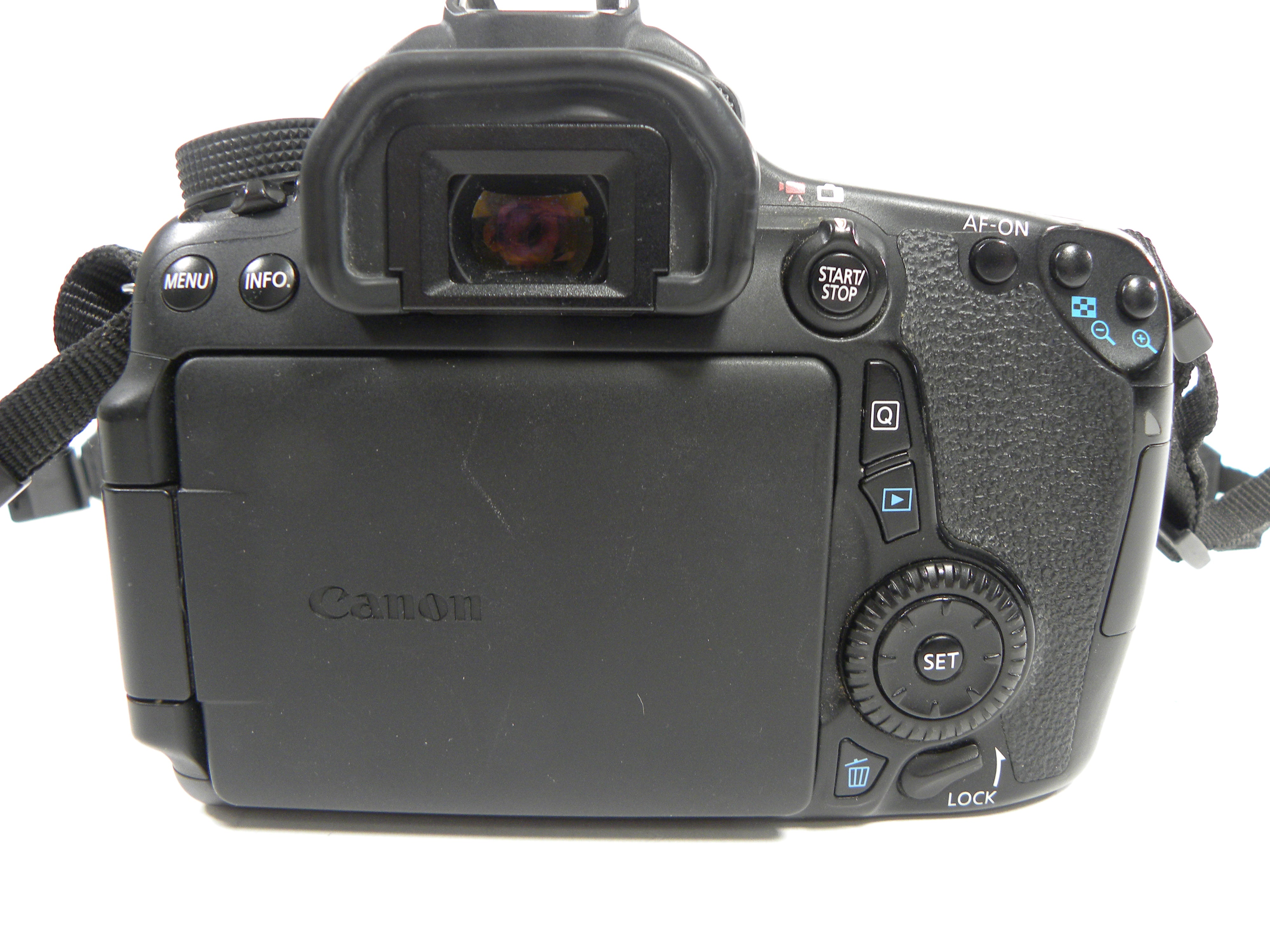 Canon EOS 70D 20.2 mp Digital SLR w/EF-S 18-55 IS STM Shutter Ct. 81,423