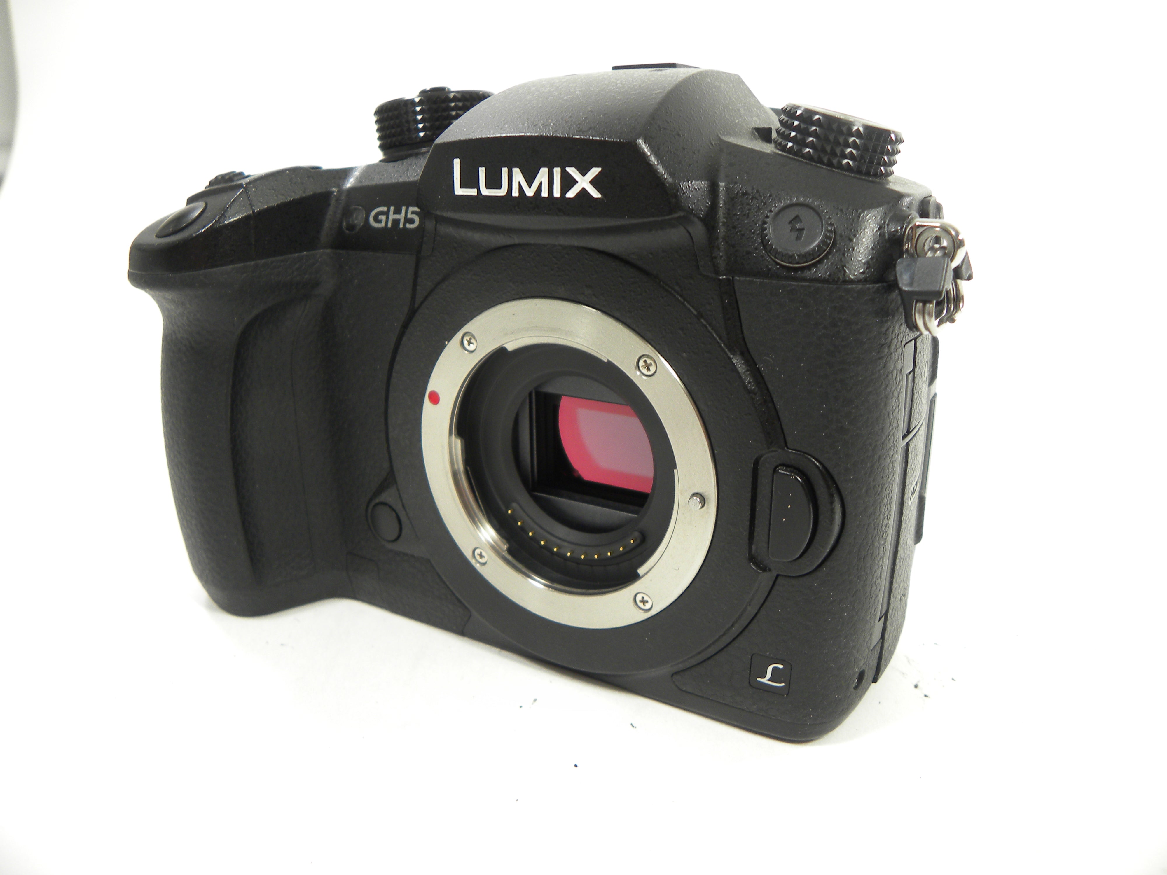 Panasonic Lumix GH5 20.3mp Digital Mirrorless Body Only Shutter Ct. 3,193