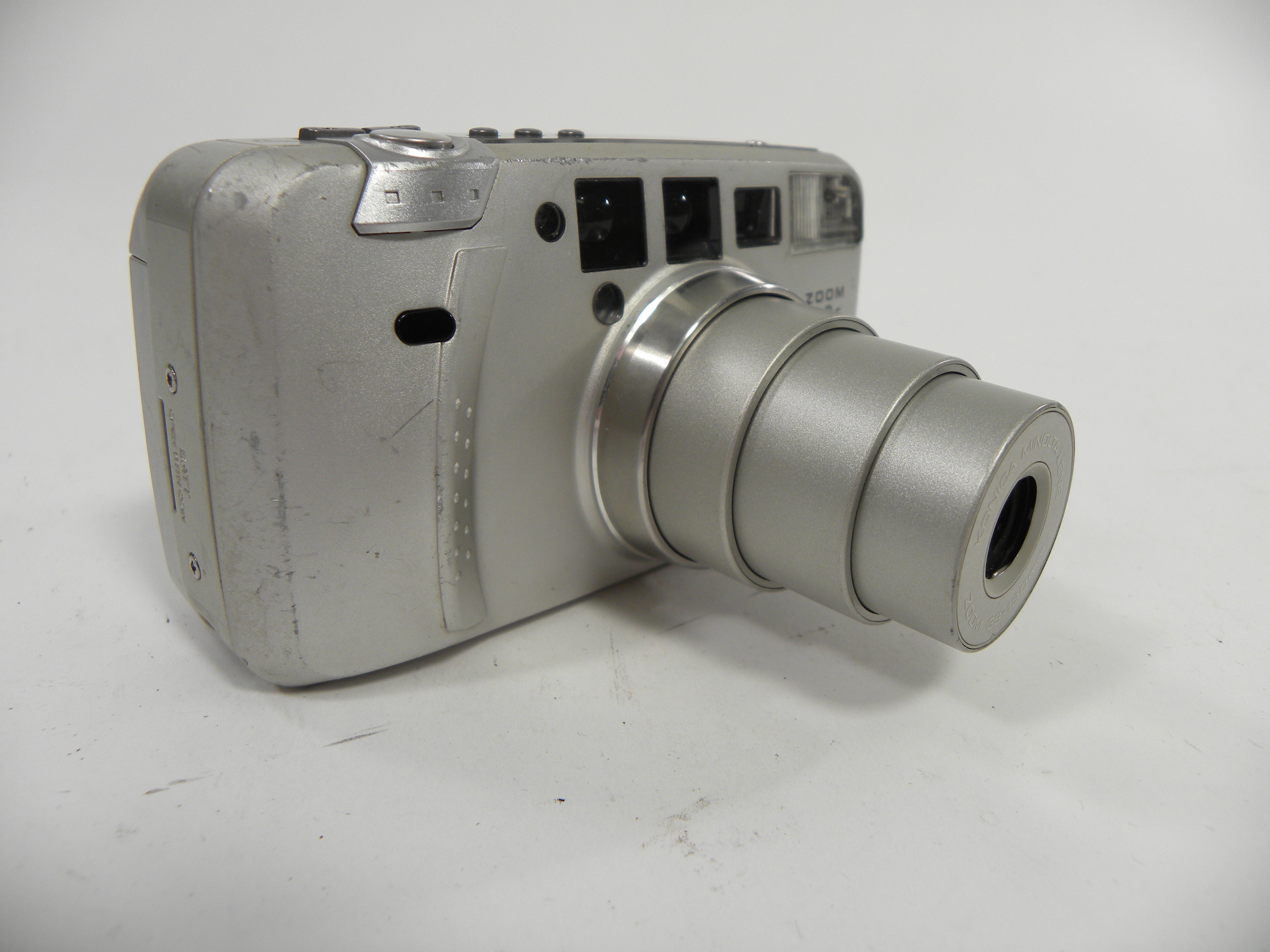 Minolta 130c Zoom Date 35mm Point and Shoot camera