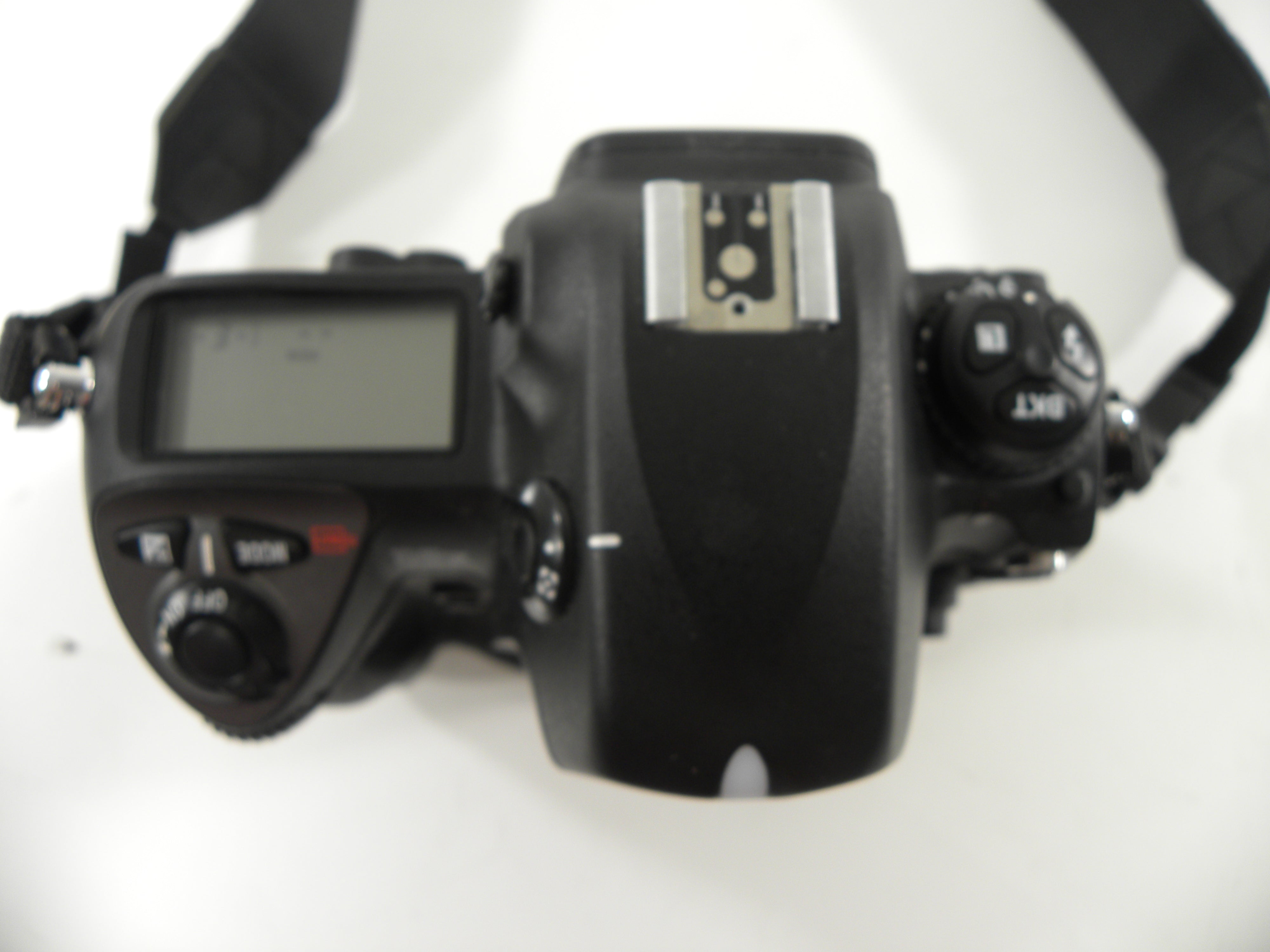 Nikon D2x 12.4mp Digital SLR Body Only Shutter Ct. 18,558