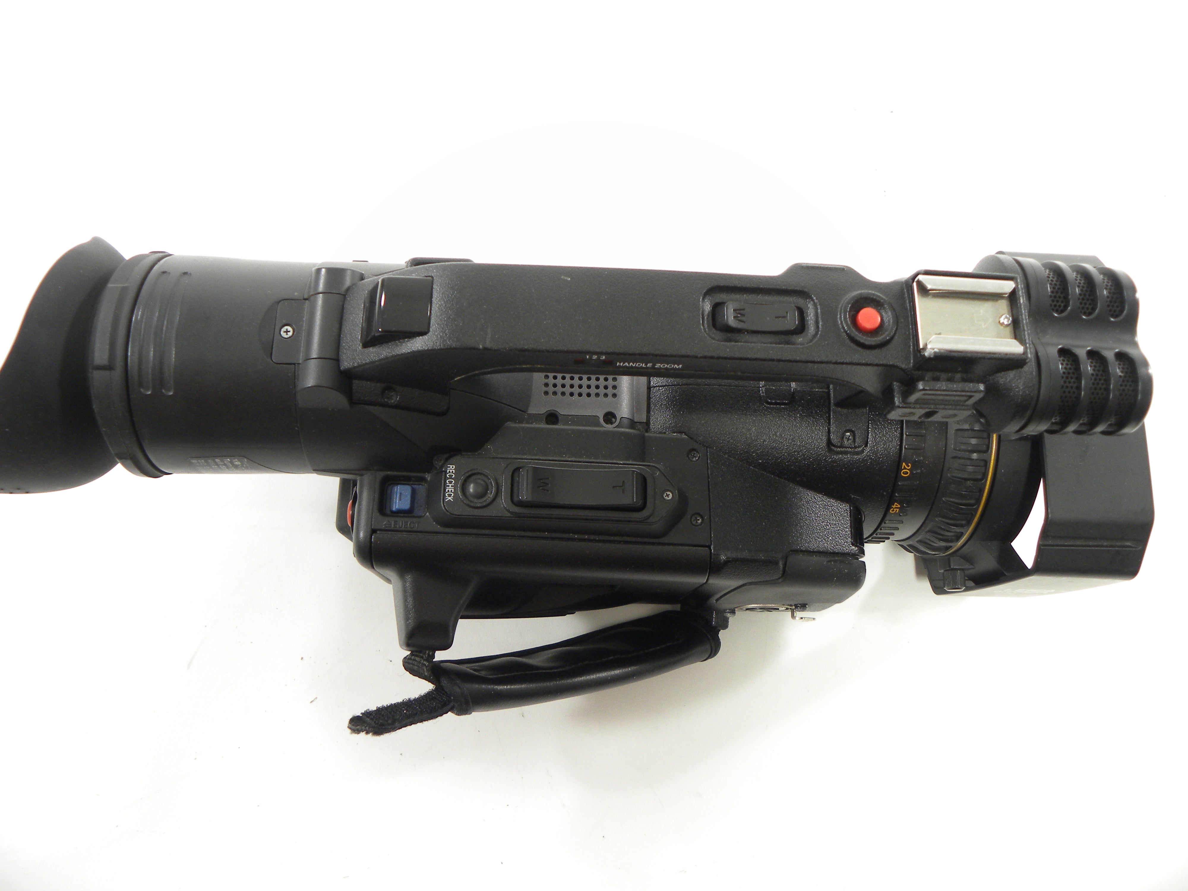 Panasonic AG-DVX100BP 3CCD Mini DV Camcorder