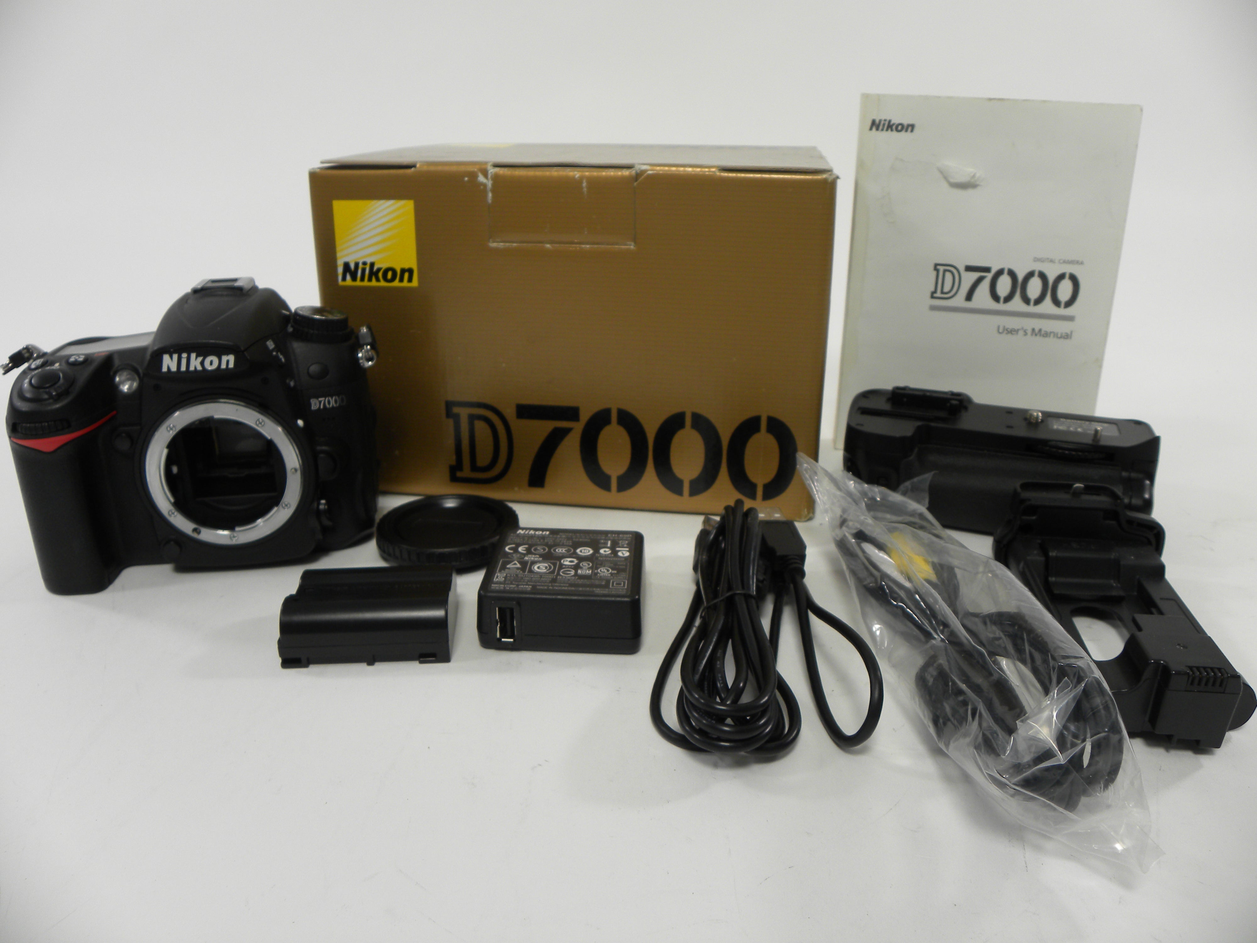 Nikon D7000 16.2mp Digital SLR Body only Shutter Ct. 2,621