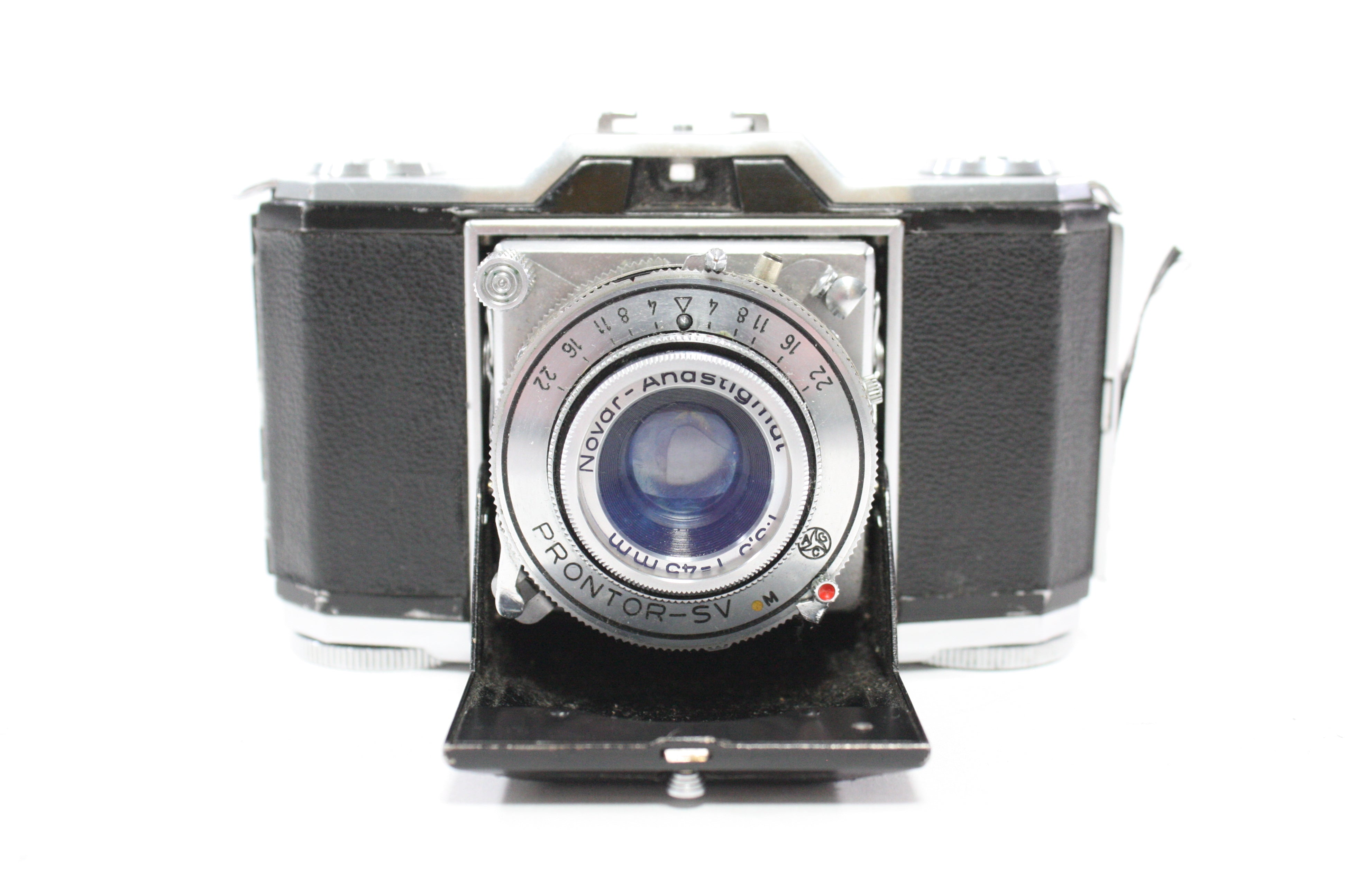 Zeiss Ikon Contina 35mm Camera with Novar-Anastigmat 45mm f/3.5 Lens
