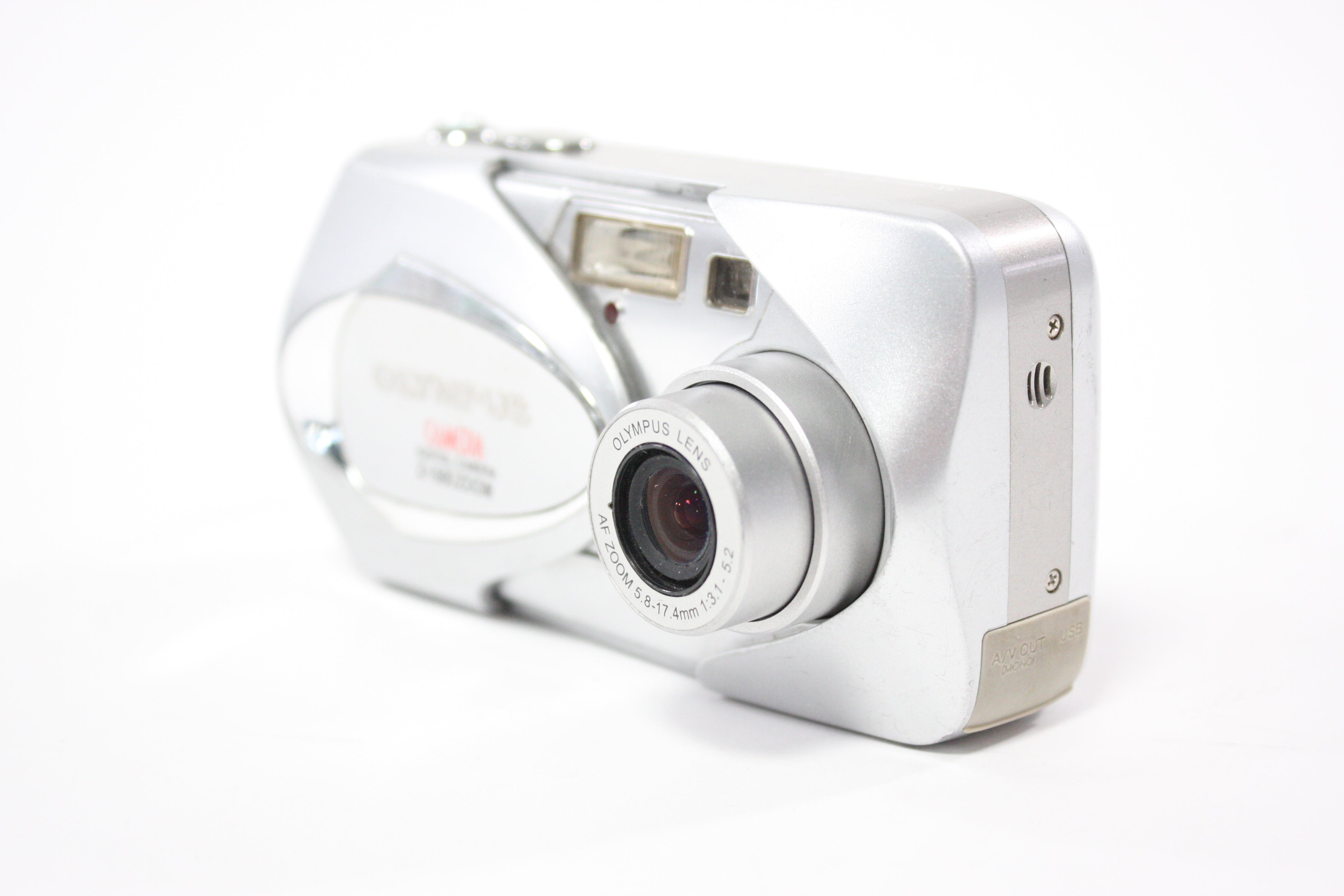 Olympus Camedia D-560 Zoom Digital Point and Shoot Camera 3x Zoom 3.2mp (Silver)
