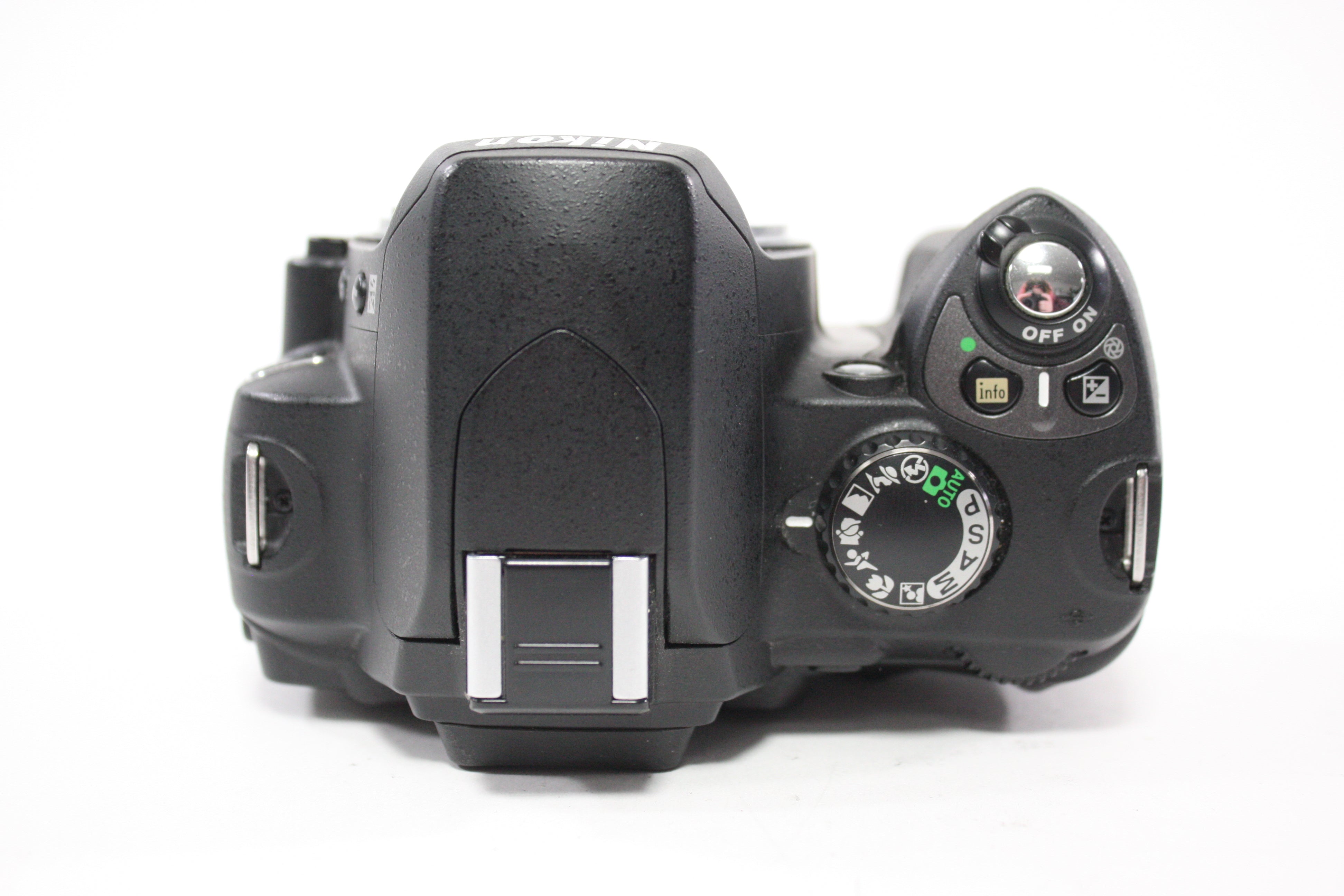 Nikon D40 DSLR Camera with Nikon 18-55mm f/3.5-5.6G II DX Nikkor AF-S Lens with Shutter Count 3,108
