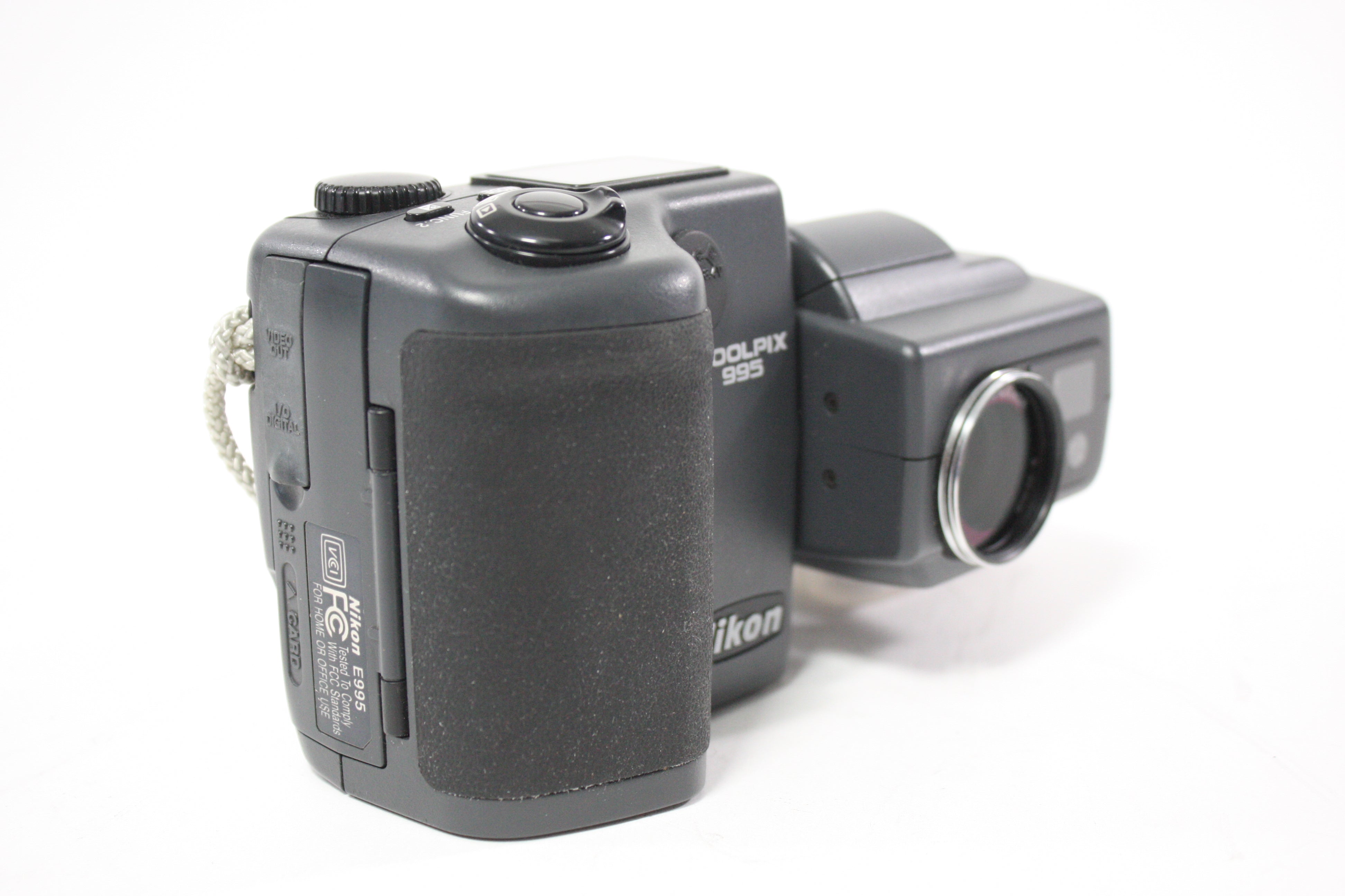 Nikon Coolpix E995 Digital Point and Shoot Camera