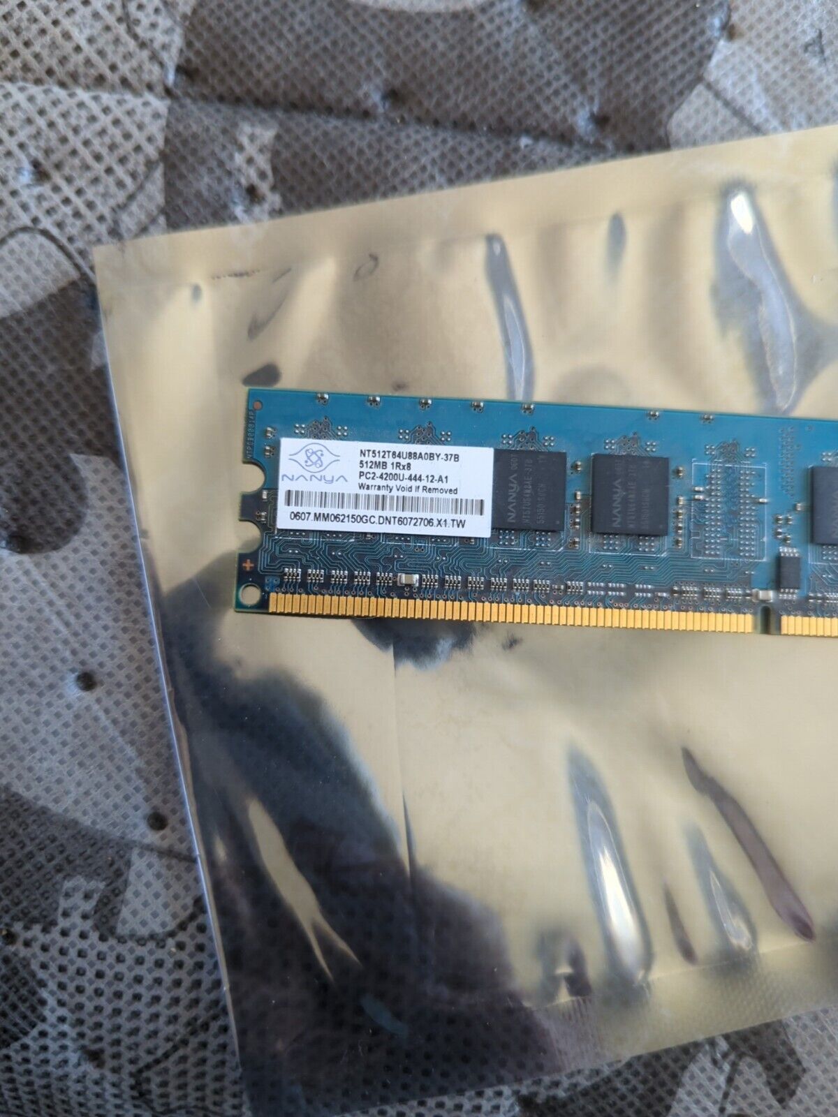 Nanya 512MB PC2-4200 DDR2-533 CL4 266Mhz 240Pins - HP# 355951-888 / NT512T64U88A0BY-37B