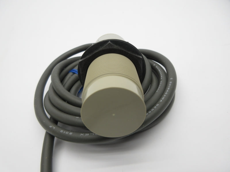 OMRON E2K-X15MF1 12-24VDC 2M NSMP