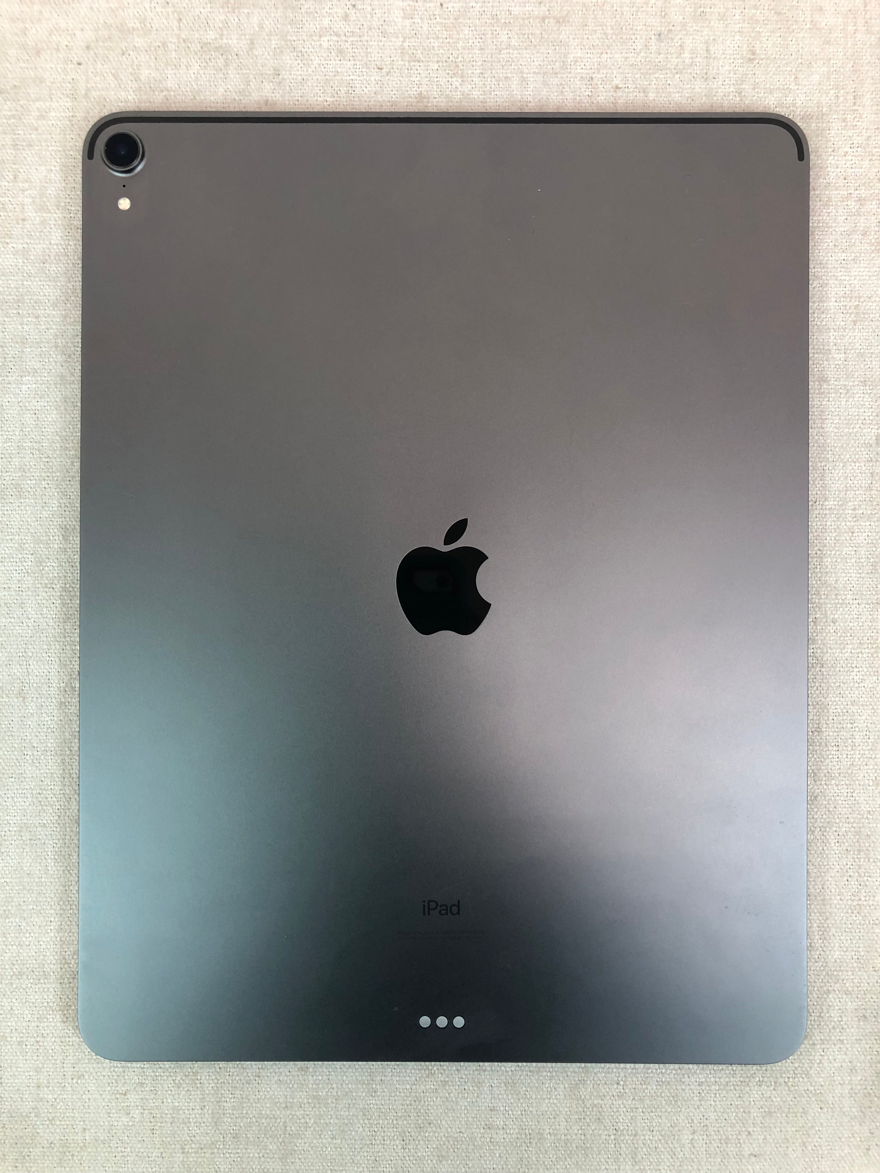 Apple iPad Pro 3rd Gen, Wi-Fi only, 12.9”, 4gb Ram, 64gb SSD - yellow screen