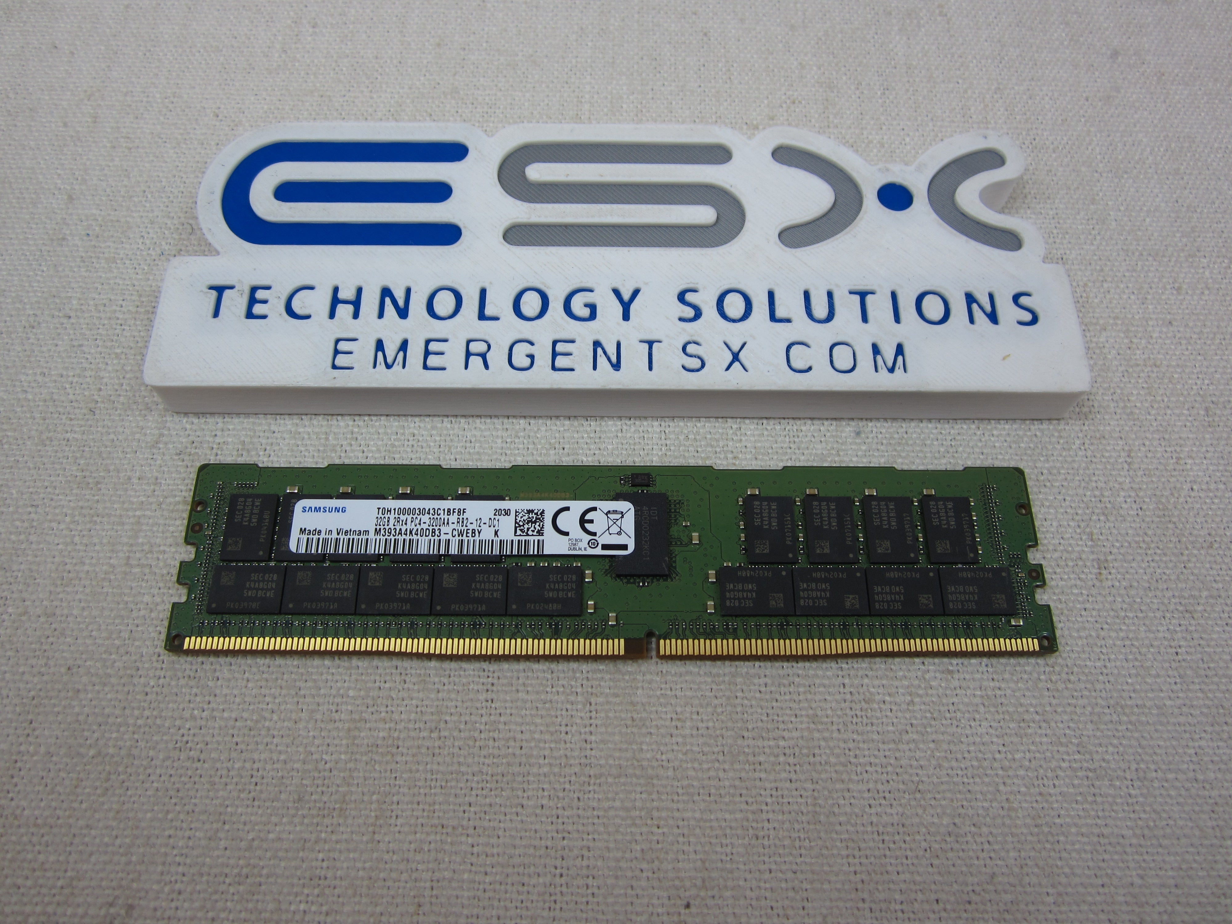 Samsung M393A4K40DB3-CWE 32GB 2Rx4 PC4-3200AA DDR4 ECC Server Memory