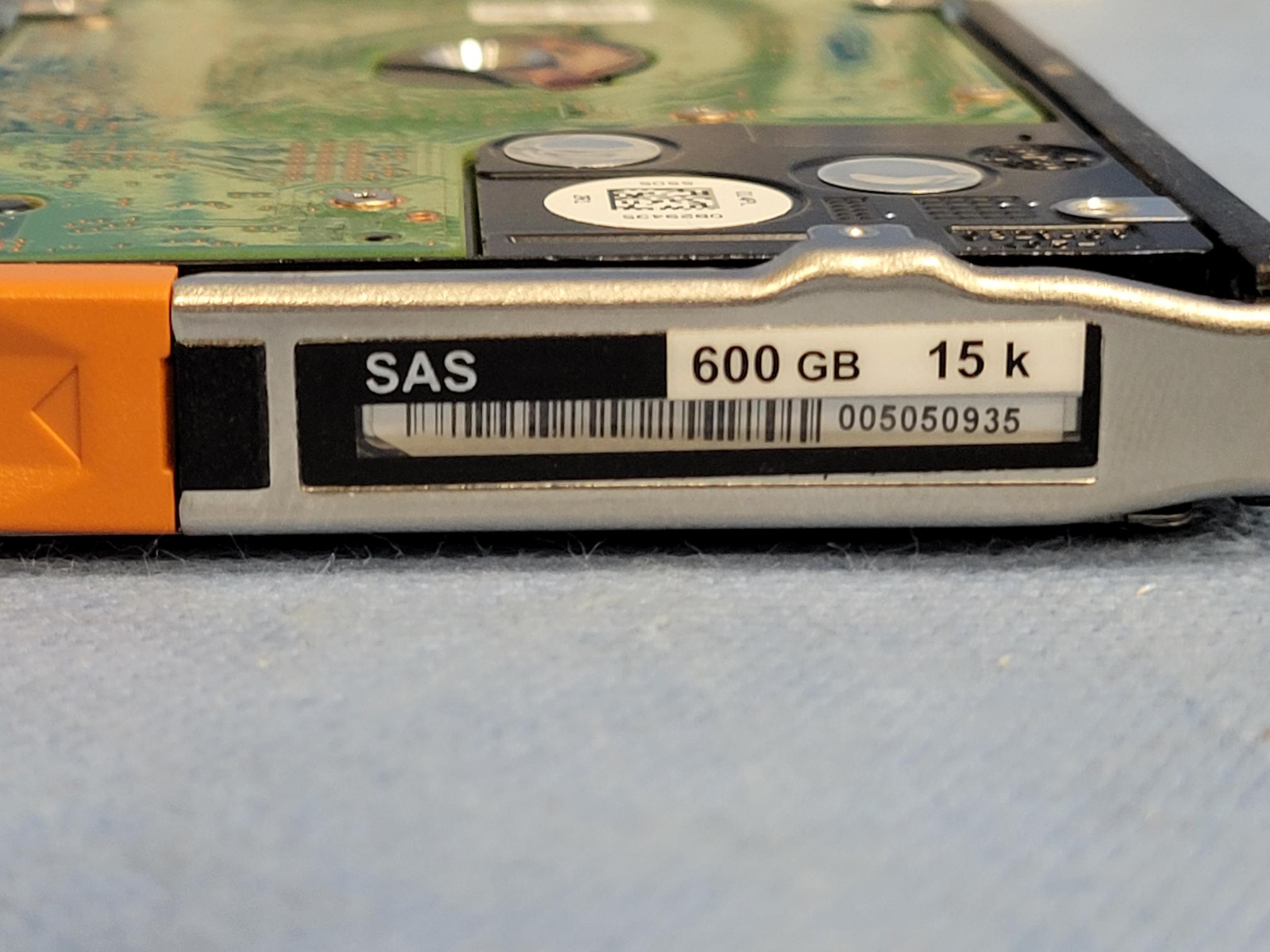 Lot of 10- EMC VNX 600GB 15K 2.5” HD – PN: 005050935 – V4-2S15-600 / V6-2S15-600