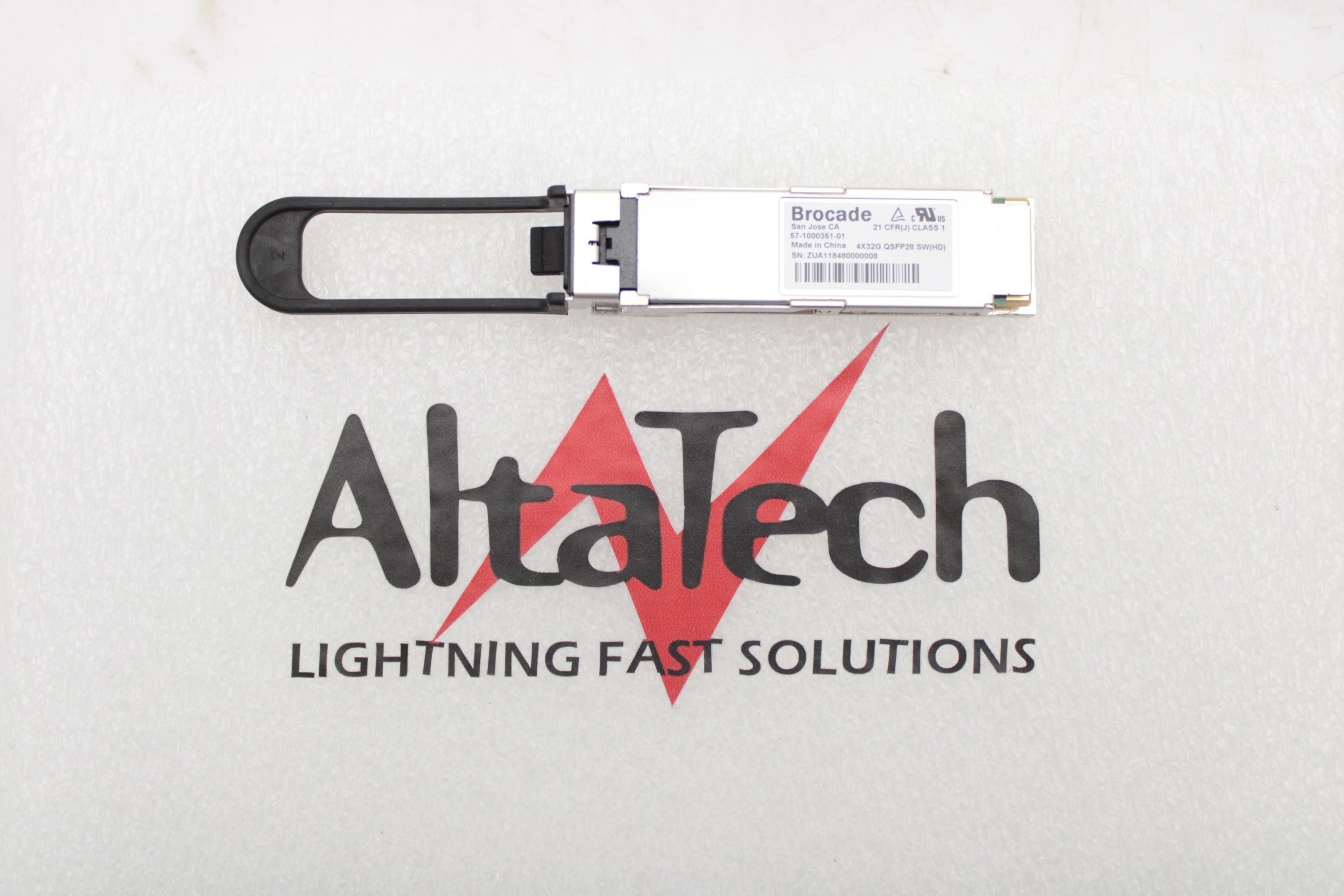 Brocade 57-1000351-01 57-1000351-01 32GB QSFP28 SW TRANSCEIVER