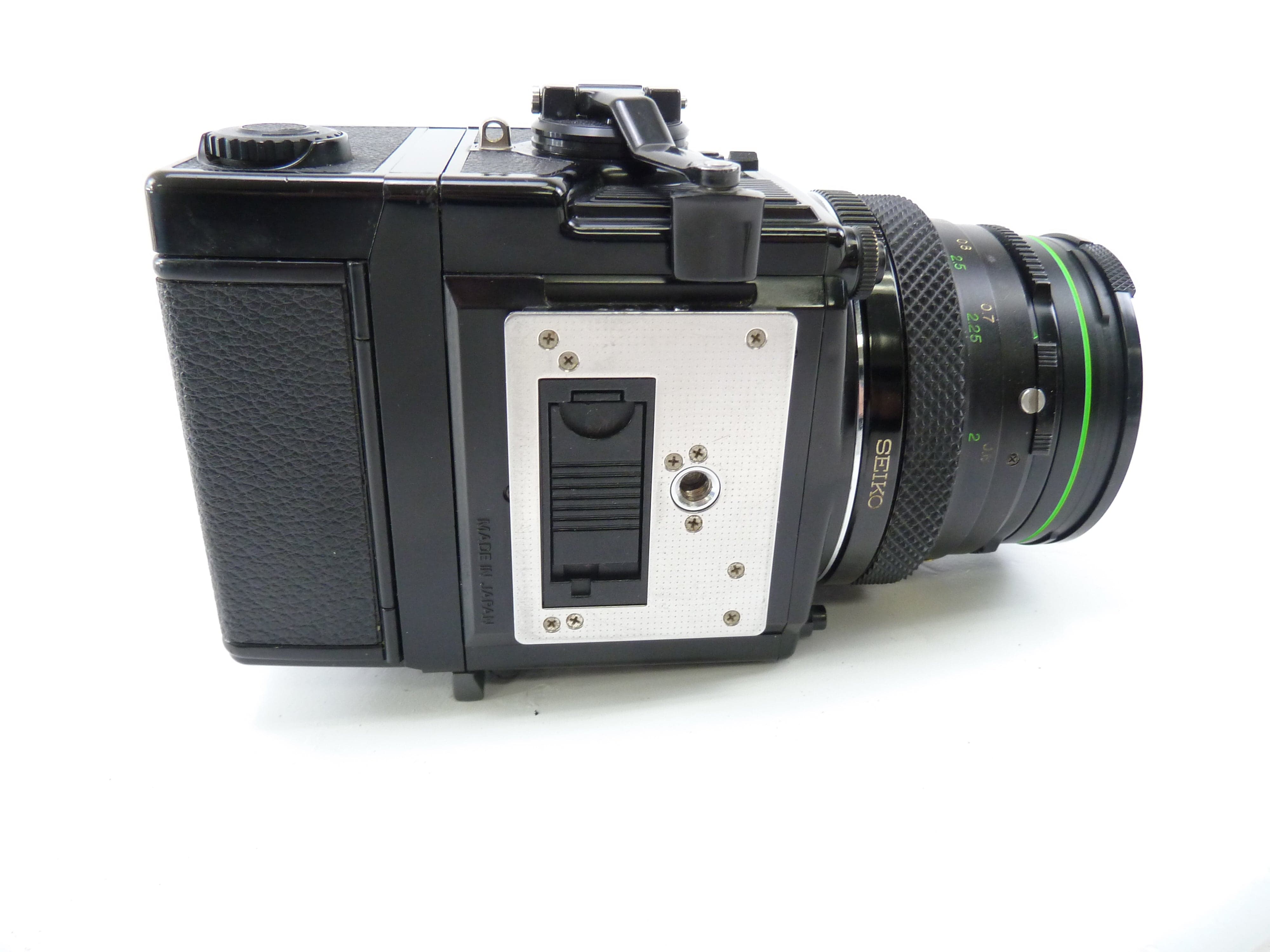 Bronica ETRSi Camera Kit with 75MM F2.8 Lens, 220 Back, and Prism Finder