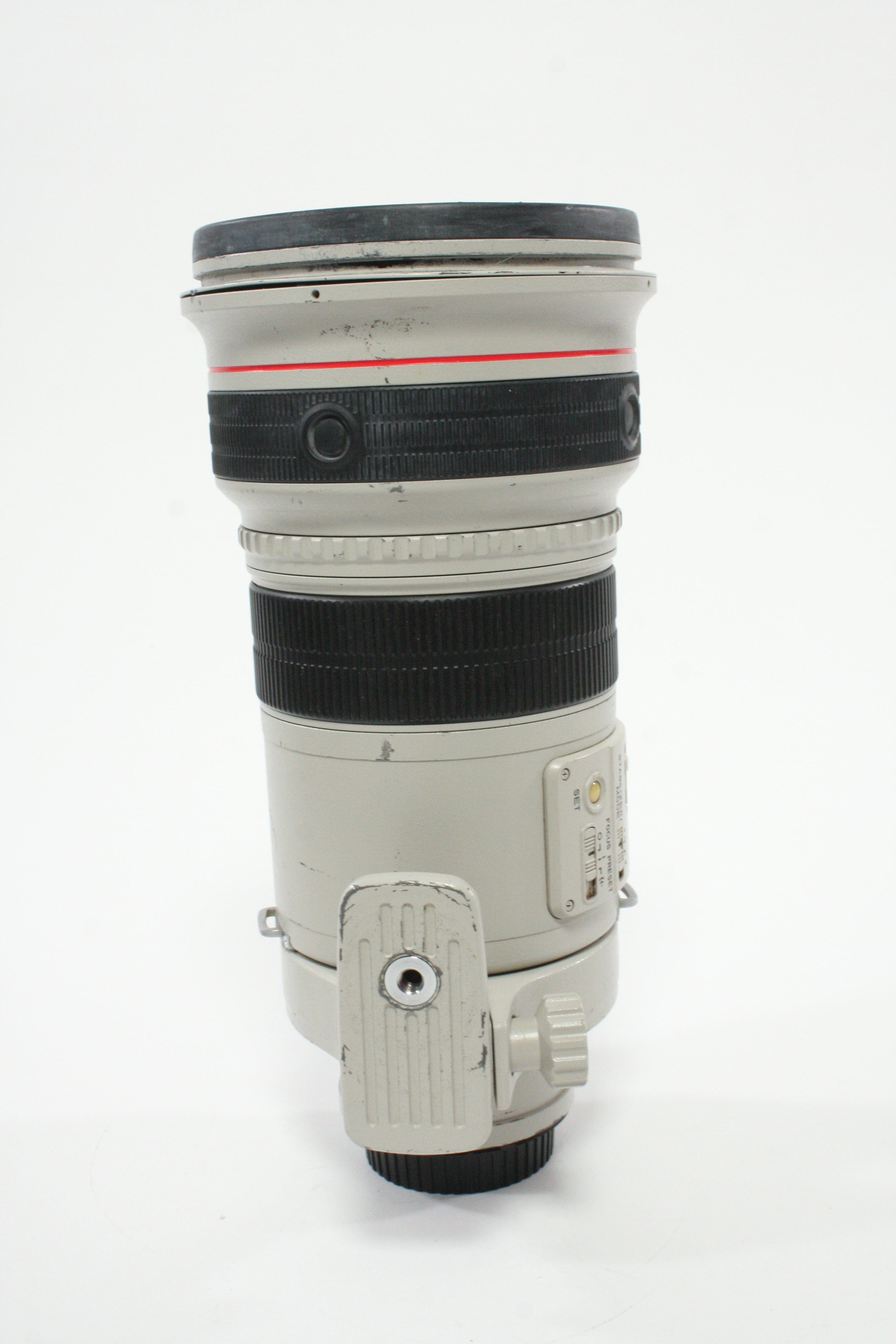 Canon 300mm f/2.8 L IS USM Lens for Canon EF Mount with Case for Parts or Repair