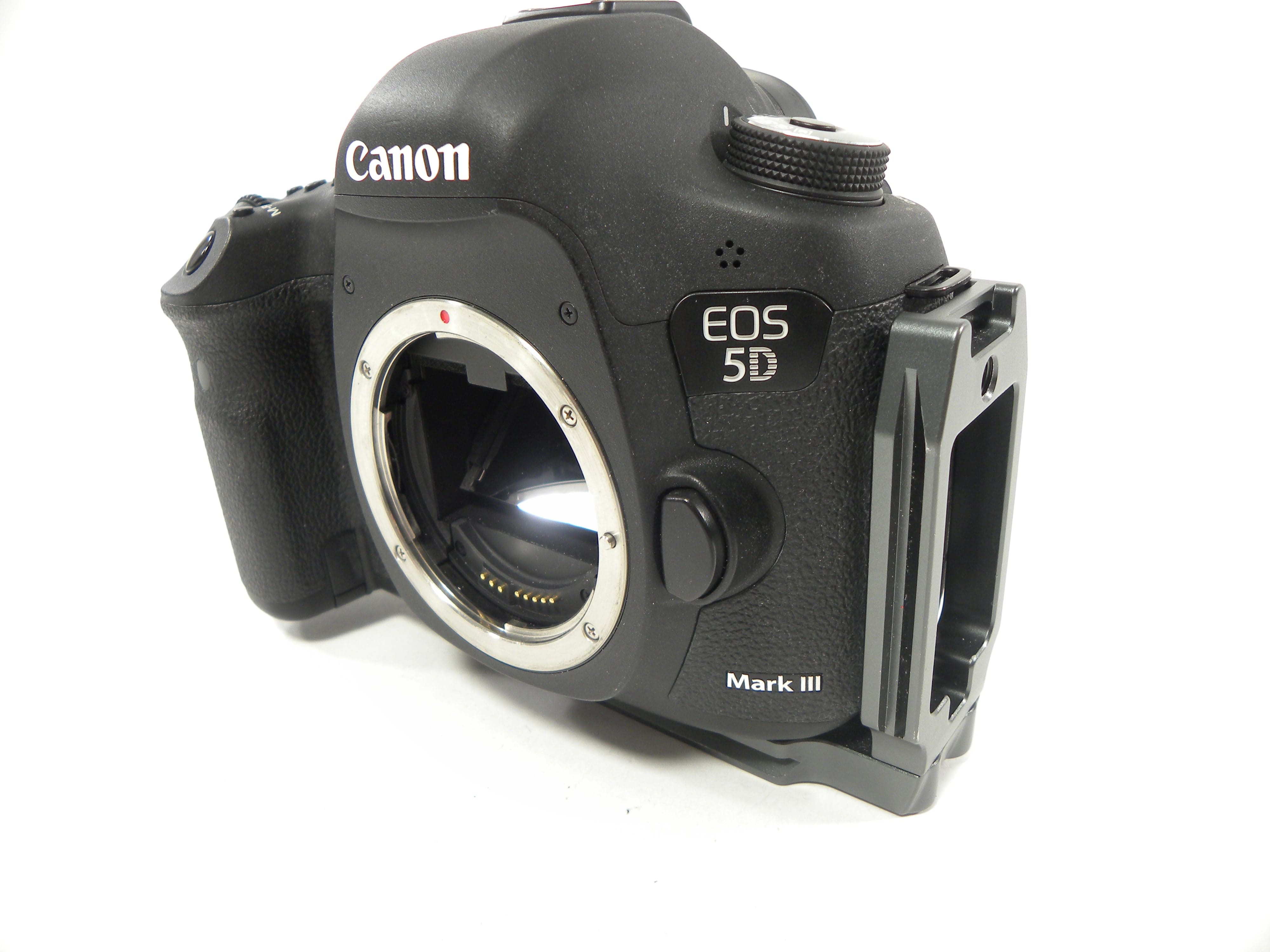 Canon EOS 5D Mark III 22.3mp Full Frame DSLR Body Only Shutter Ct. 15,414