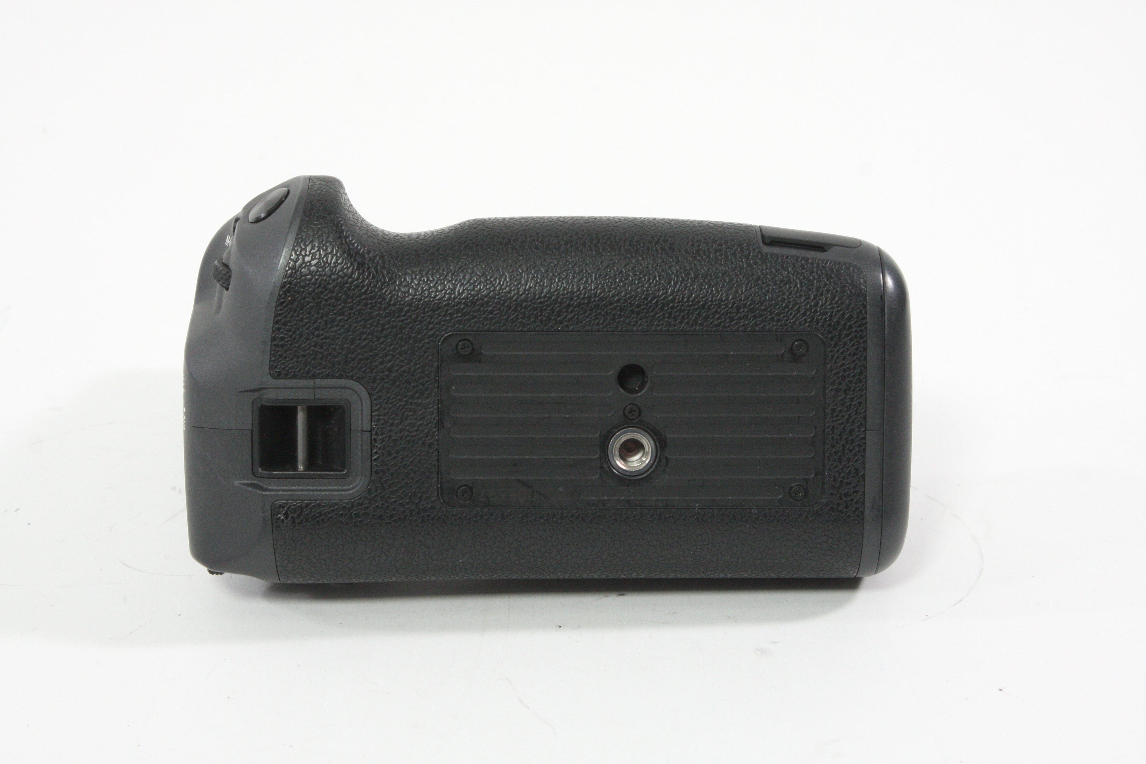 Canon EOS R w/Battery Grip BG-E22 - Shutter Count 62000 or less