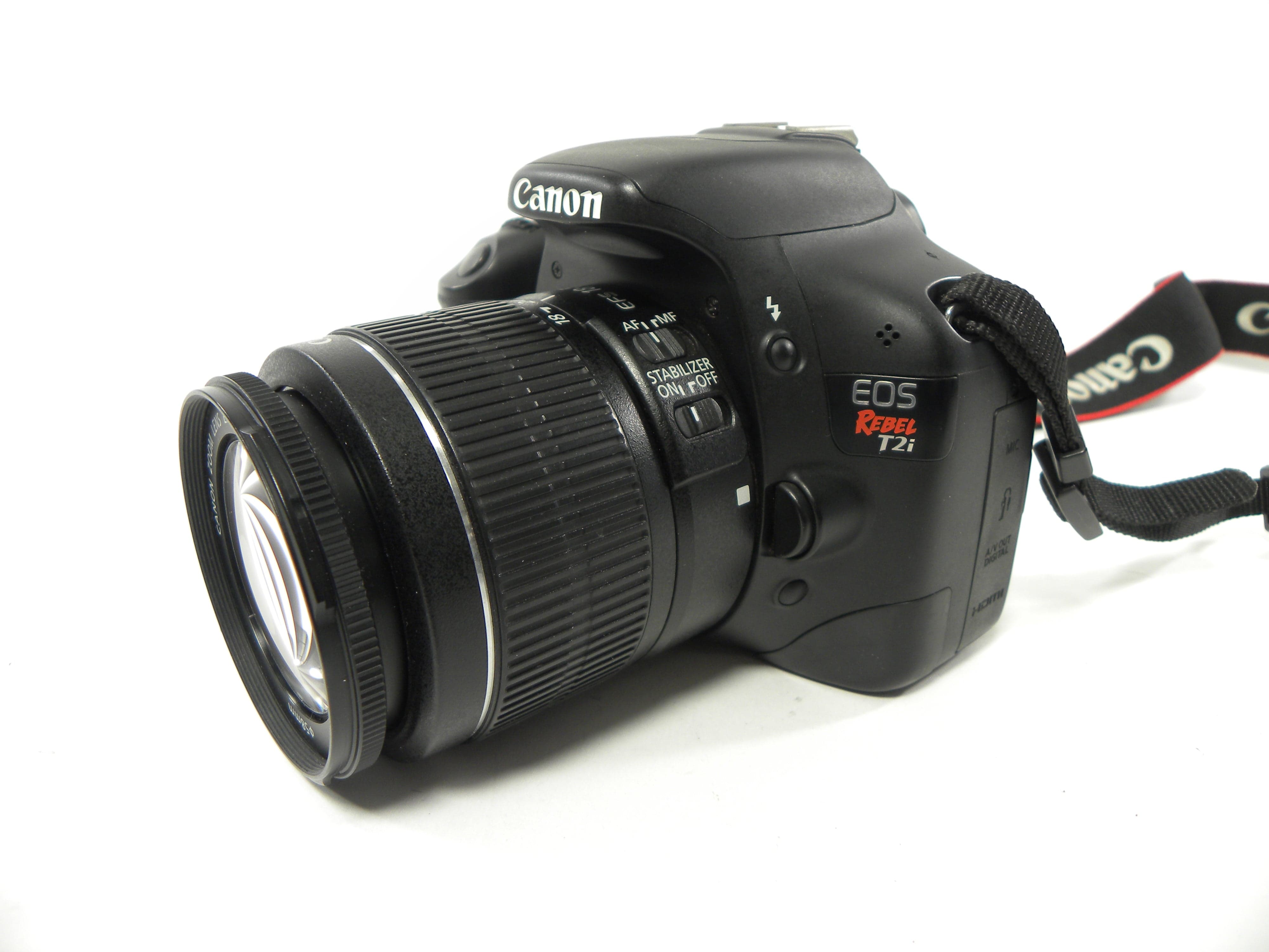 Canon EOS Rebel T2i 18.0mp Digital SLR w/EF-S 18-55 IS II Shutter Ct. 8,553