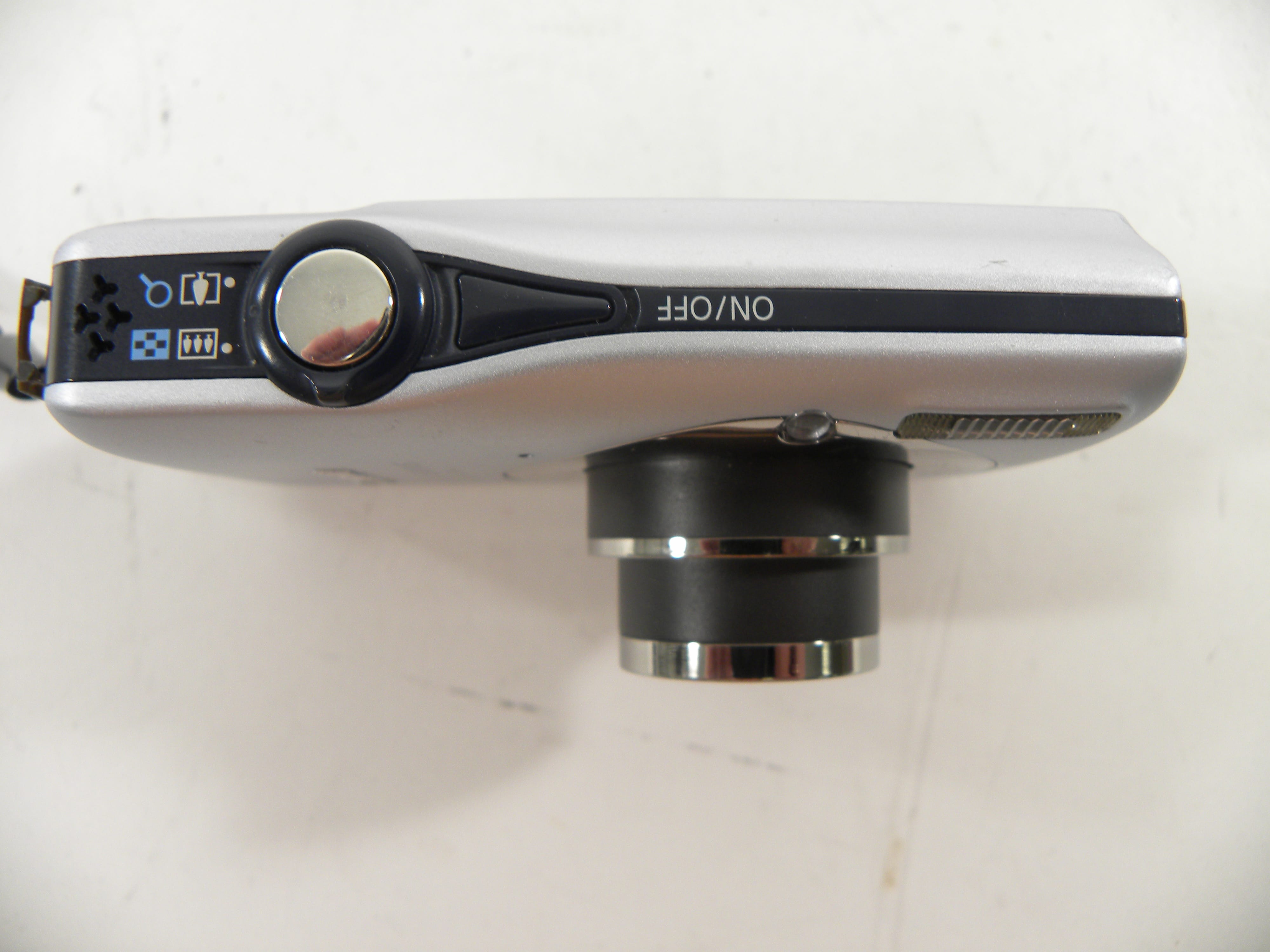 Canon Power Shot SD 1300 IS 12.1mp Digital Camea AS IS