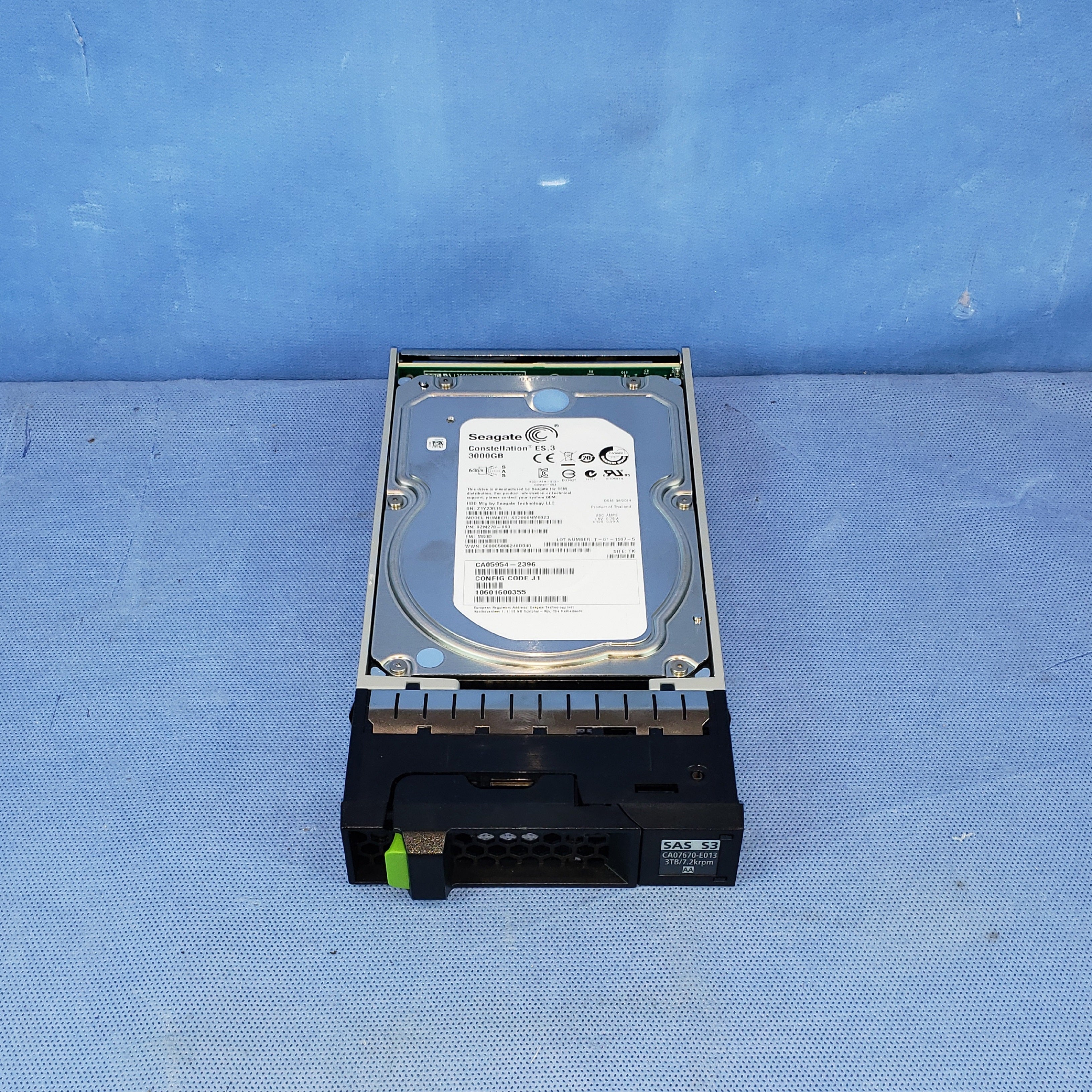 Fujitsu DX100/DX200 S3 3.5" Dual-IOM Type w/12x 3 TB HDD's PN: CA07670-E013