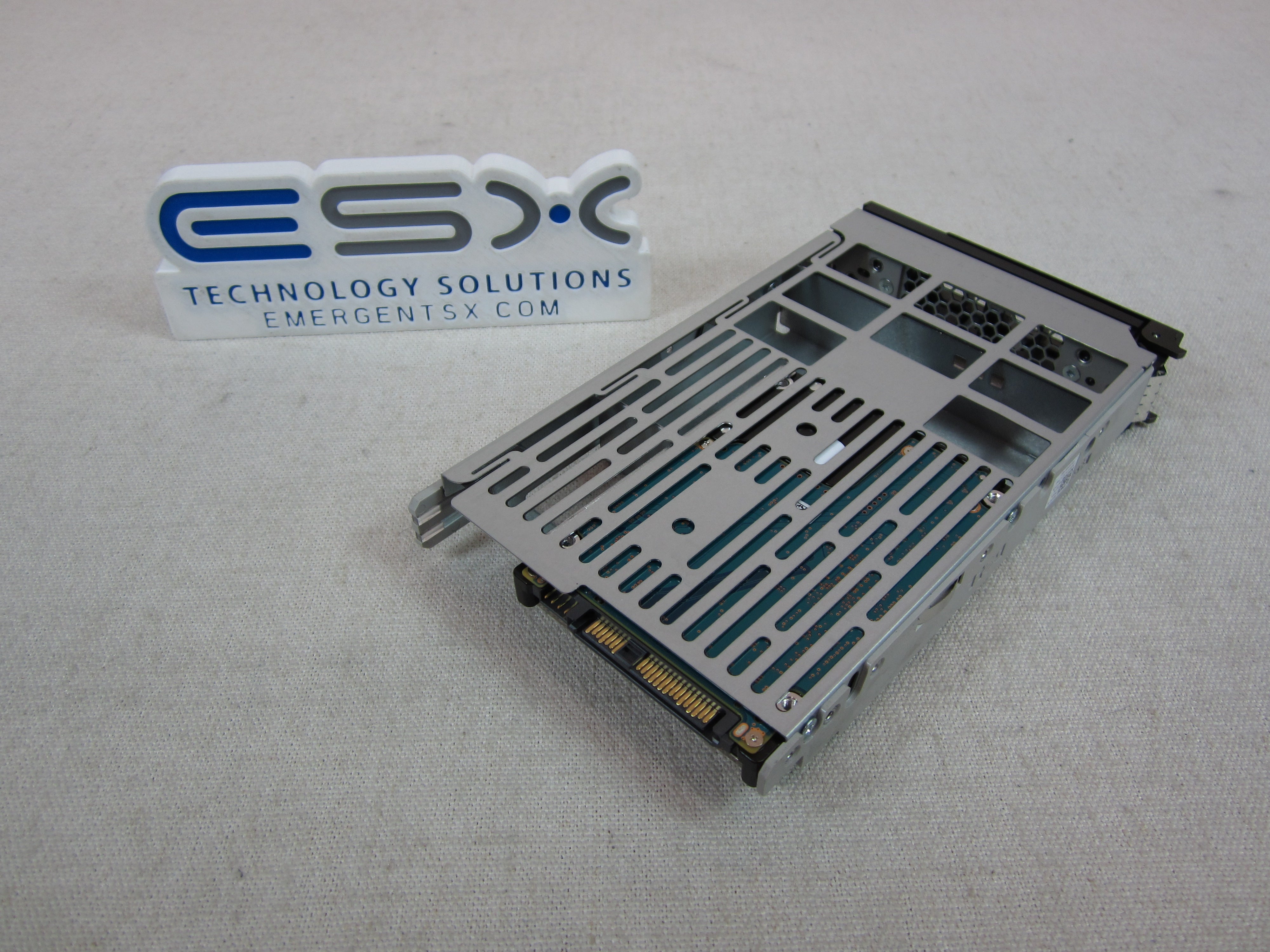Dell 01M0D 1.2TB 10k 12Gb/s 2.5" SAS Hard Drive 3.5” Tray Toshiba AL15SEB120NY