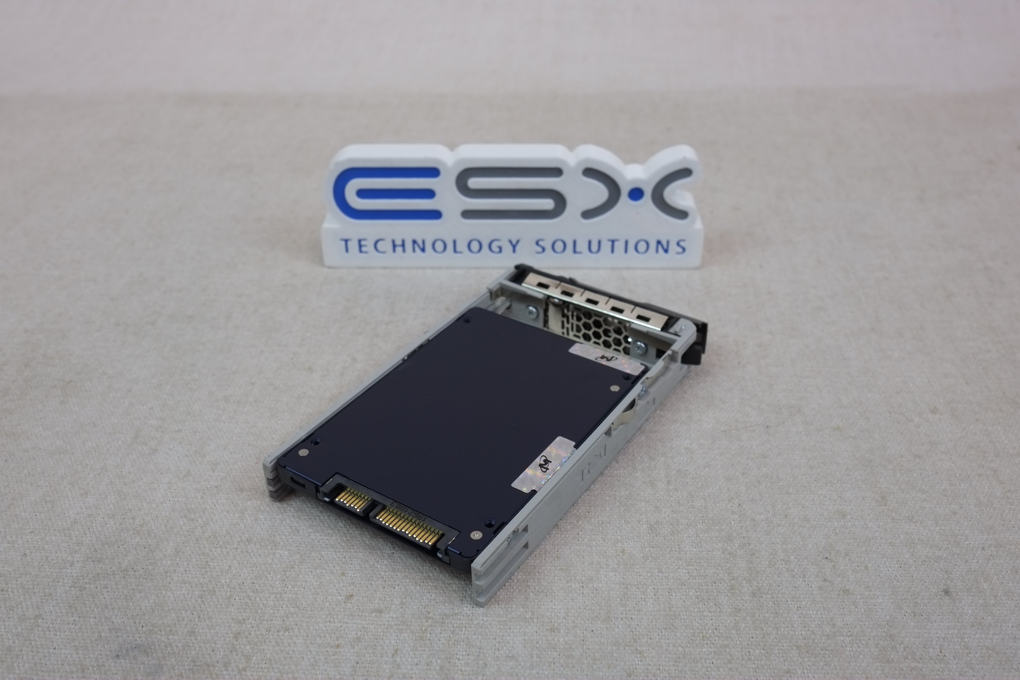 Dell VJ36D 1.92TB 6Gb/s 2.5” SATA RI MLC SSD Micron MTFDDAK1T9TDD w/ 13G Tray