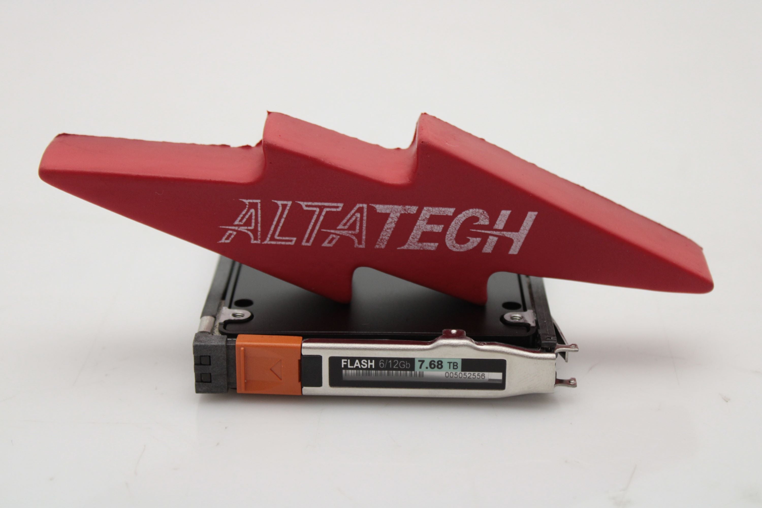 EMC 005053733 7.68TB SSD SAS 2.5 12G UNITY 300-650F (D3F-2SFXL2-7680)
