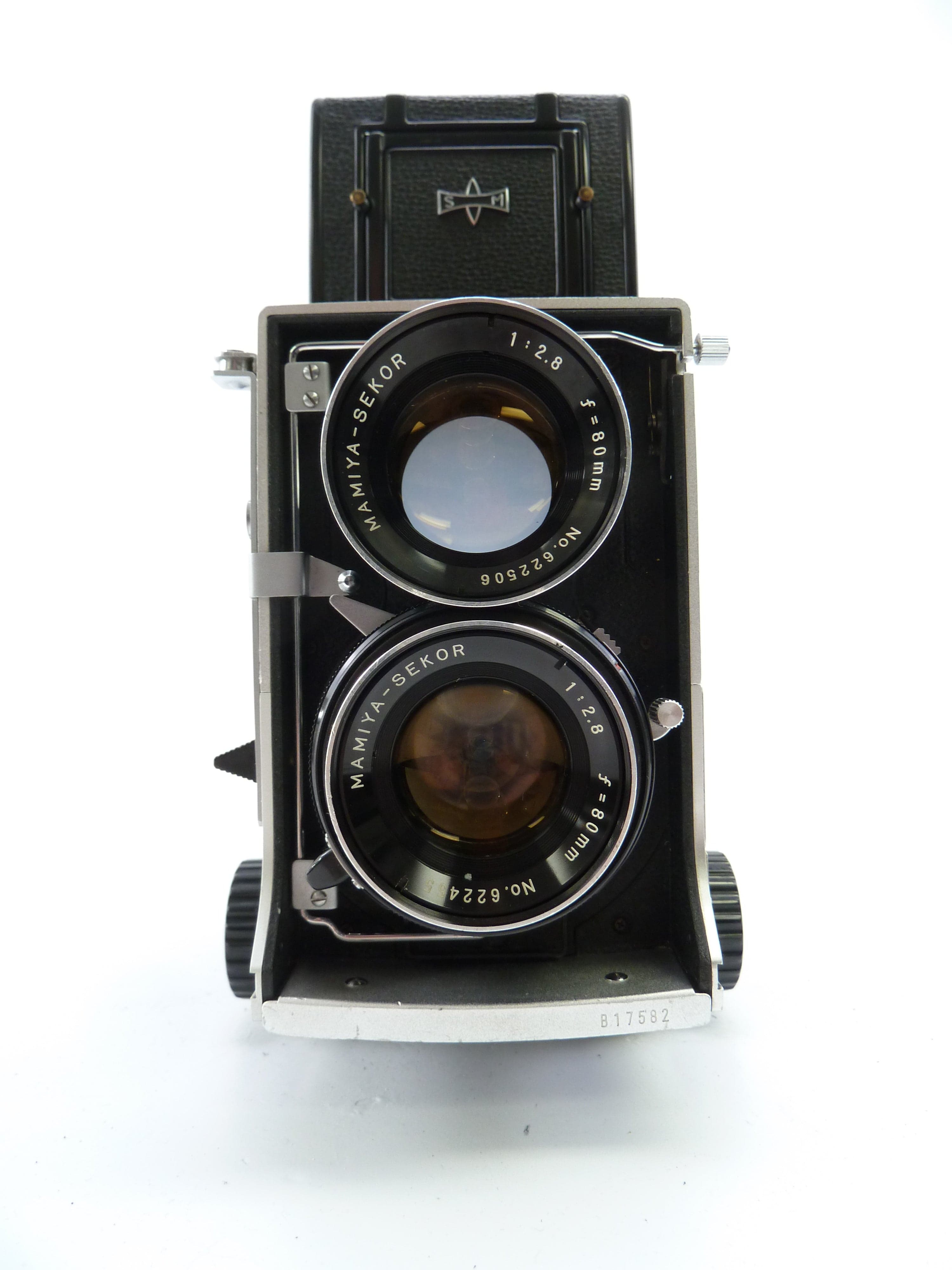 Mamiya C220 Outfit with 80MM F2.8 Lens and WLF