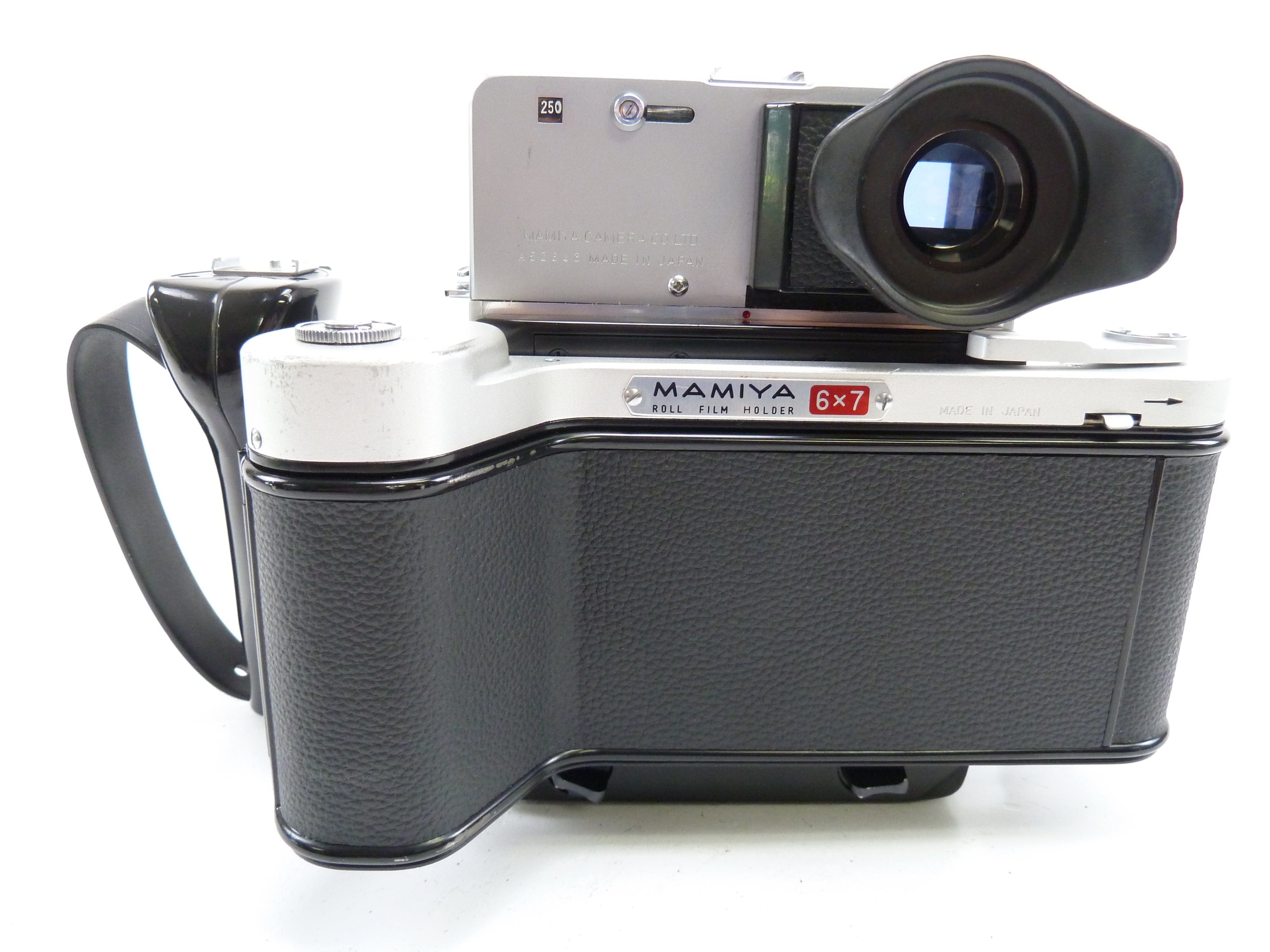 Mamiya Universal Camera Outfit with 100MM f3.5 Lens and 6X7 120/220 Film Back