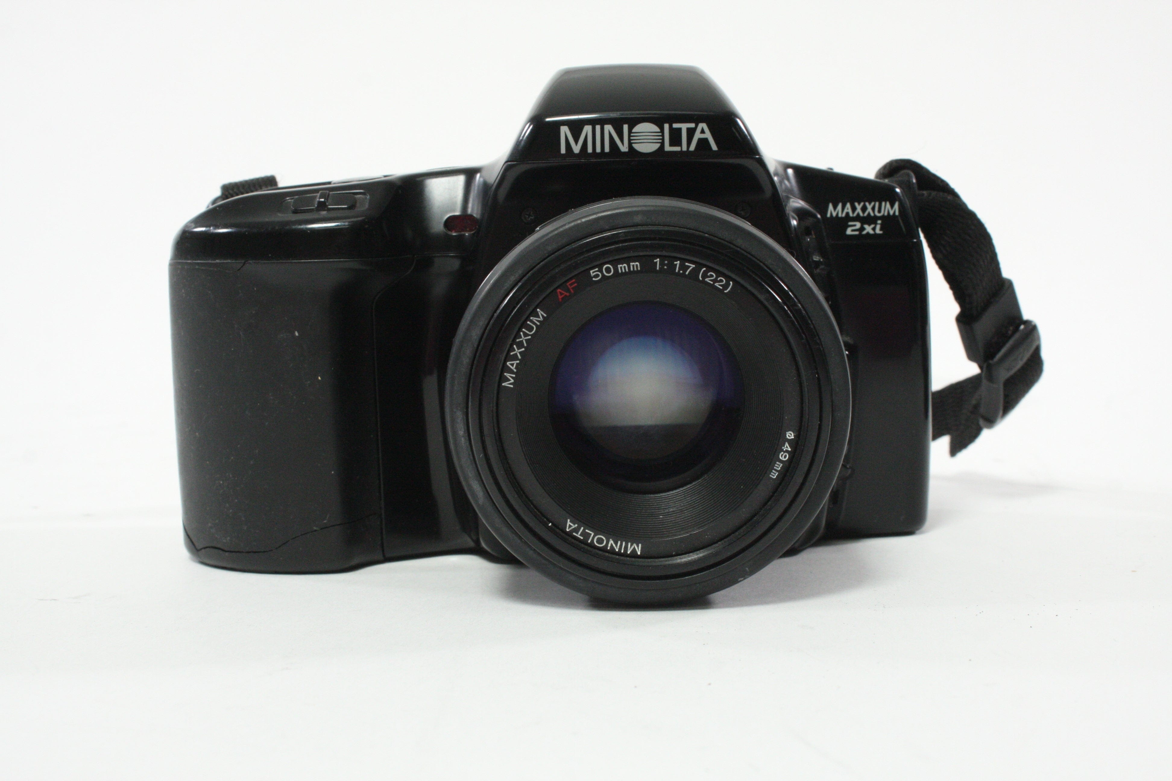 Minolta Maxxum 2xi 35mm SLR Camera with 50mm f/1.7 AF Lens
