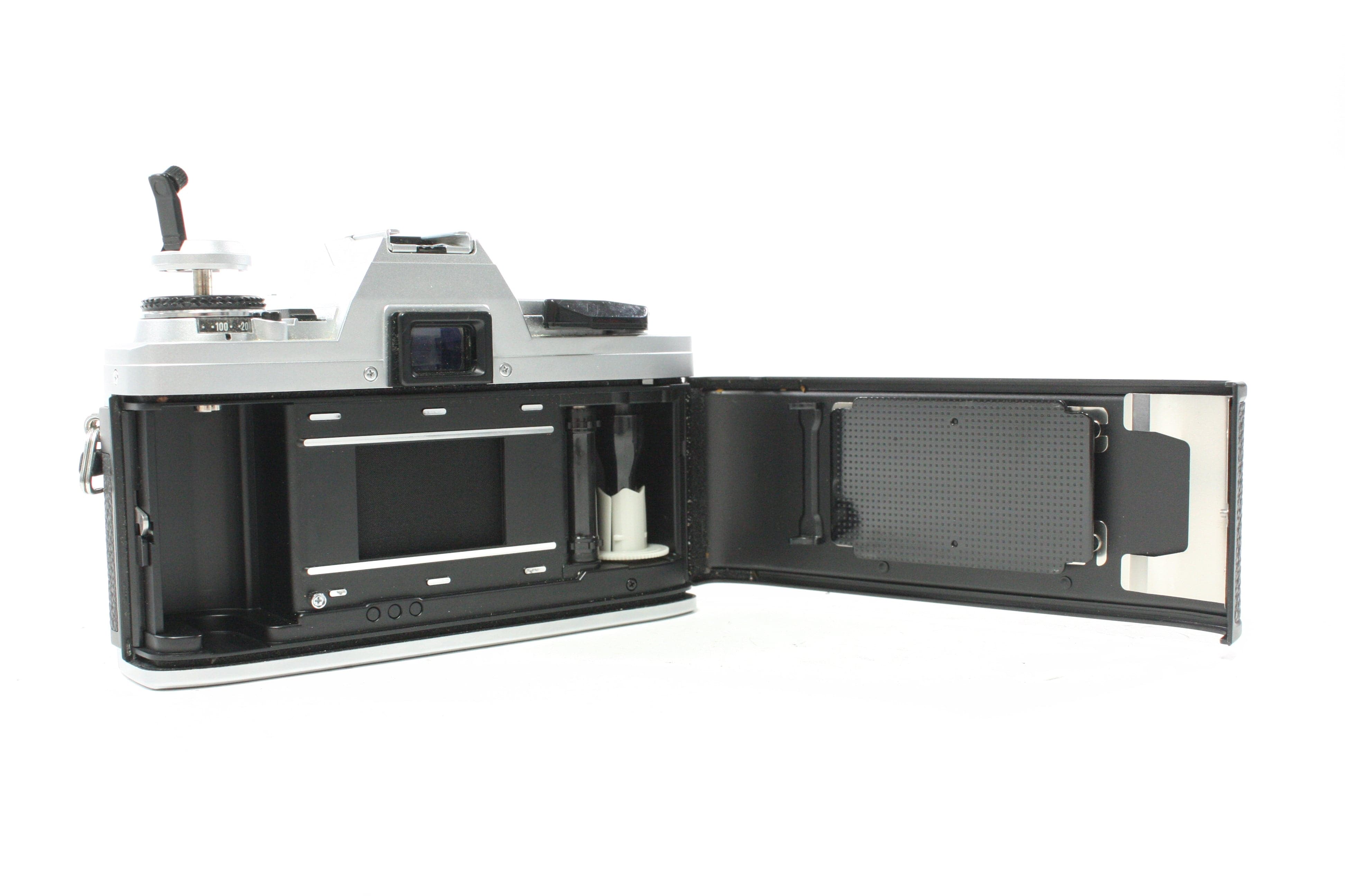 Minolta X-370 35mm SLR Camera with 50mm f/1.7 Lens