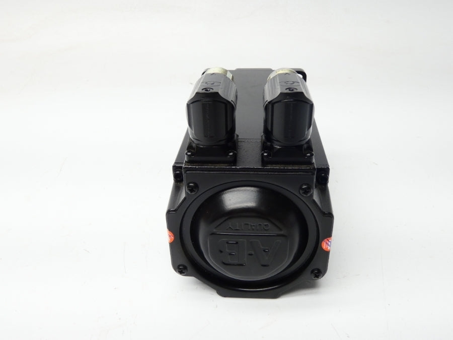 ALLEN BRADLEY MPL-B420P-MJ74AA SER. A 460V 6.4A NSMP