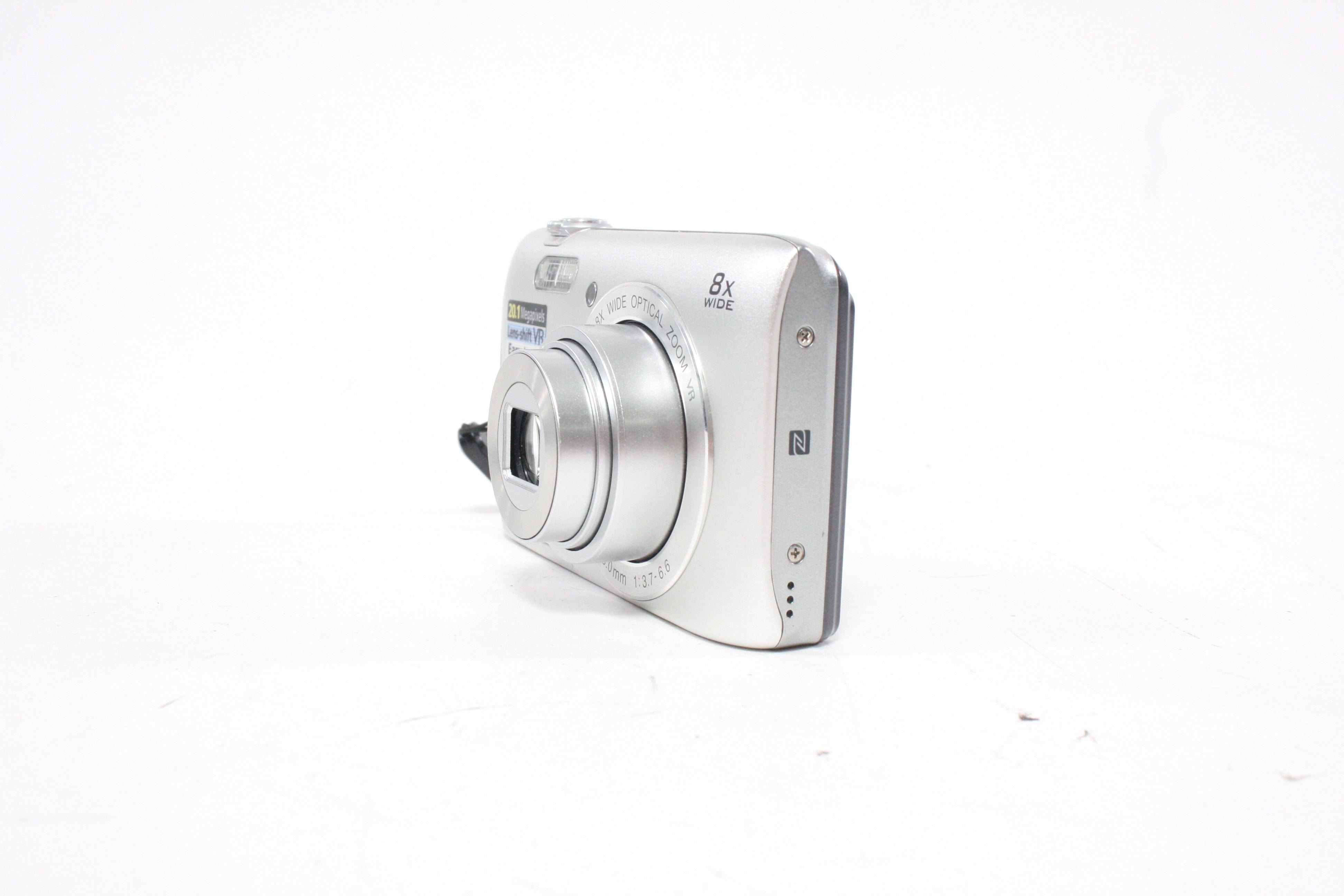 Nikon Coolpix S3700 Digital Point-and-Shoot Camera 8x Zoom 20.1mp