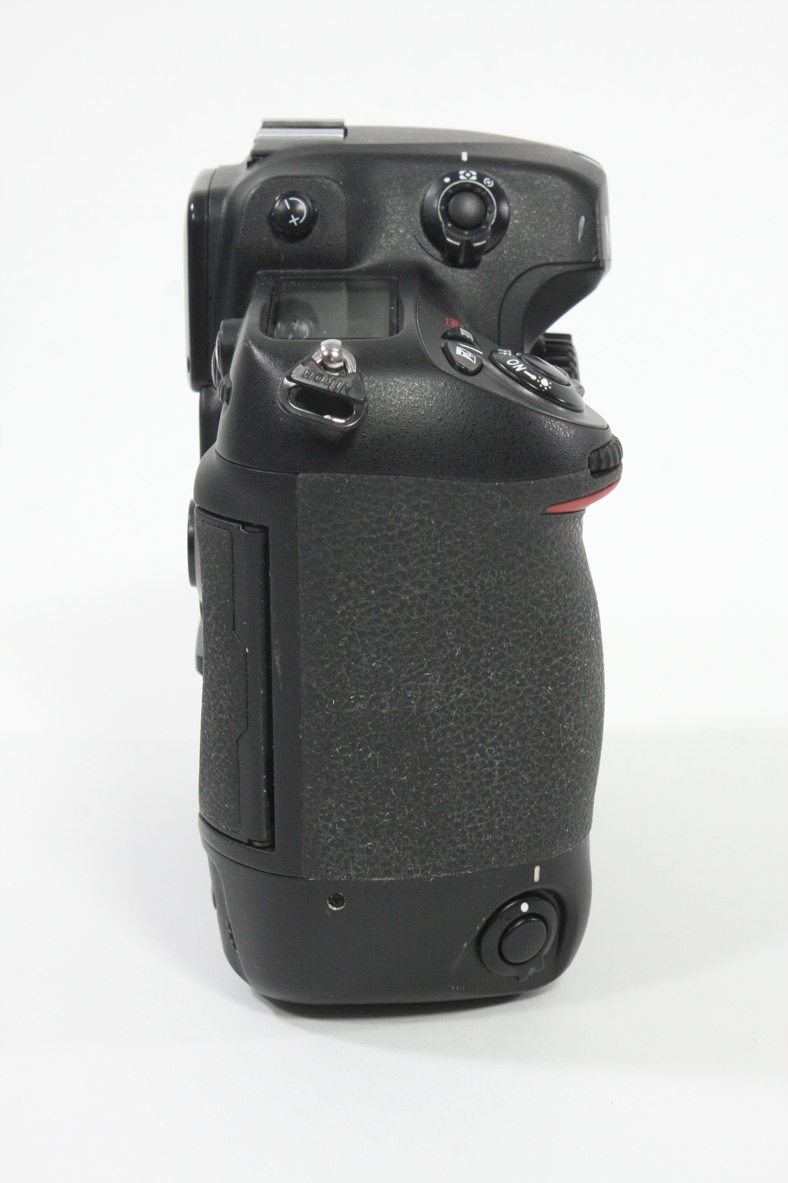 Nikon D2Xs Body Only - Shutter Count 77,703