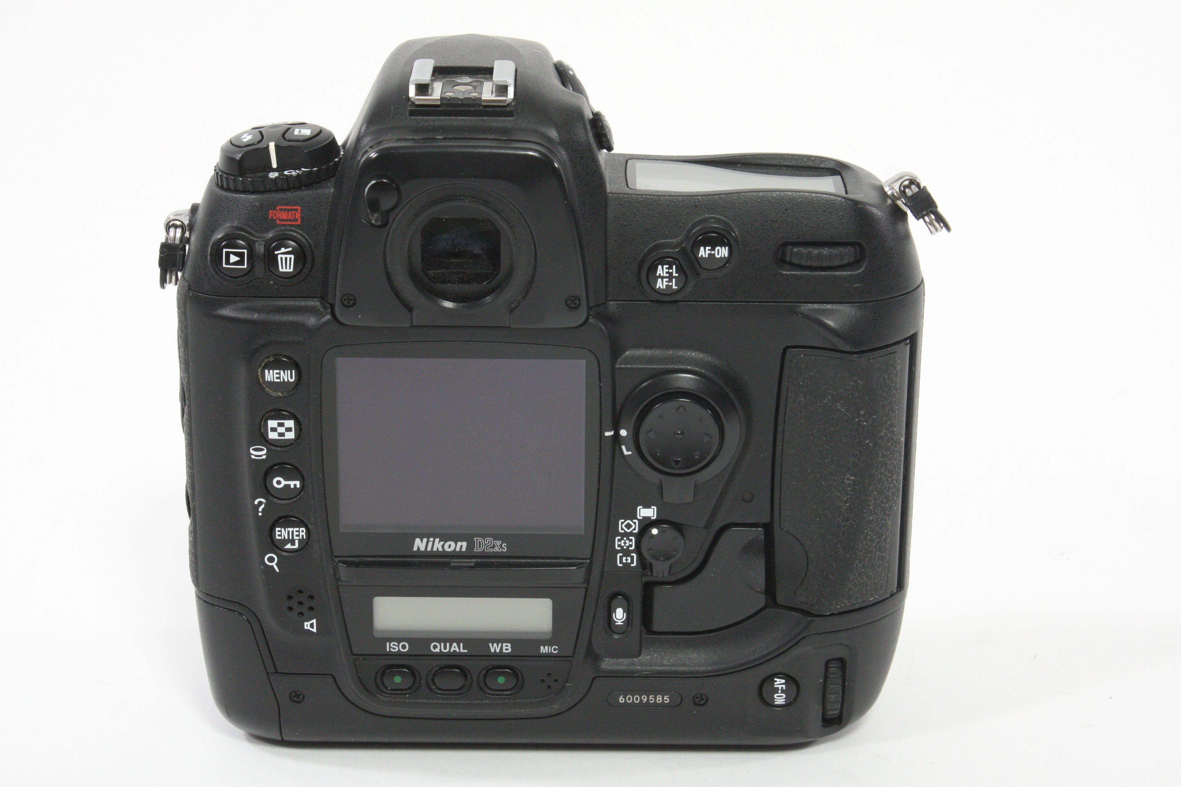 Nikon D2Xs Body Only - Shutter Count 77,703