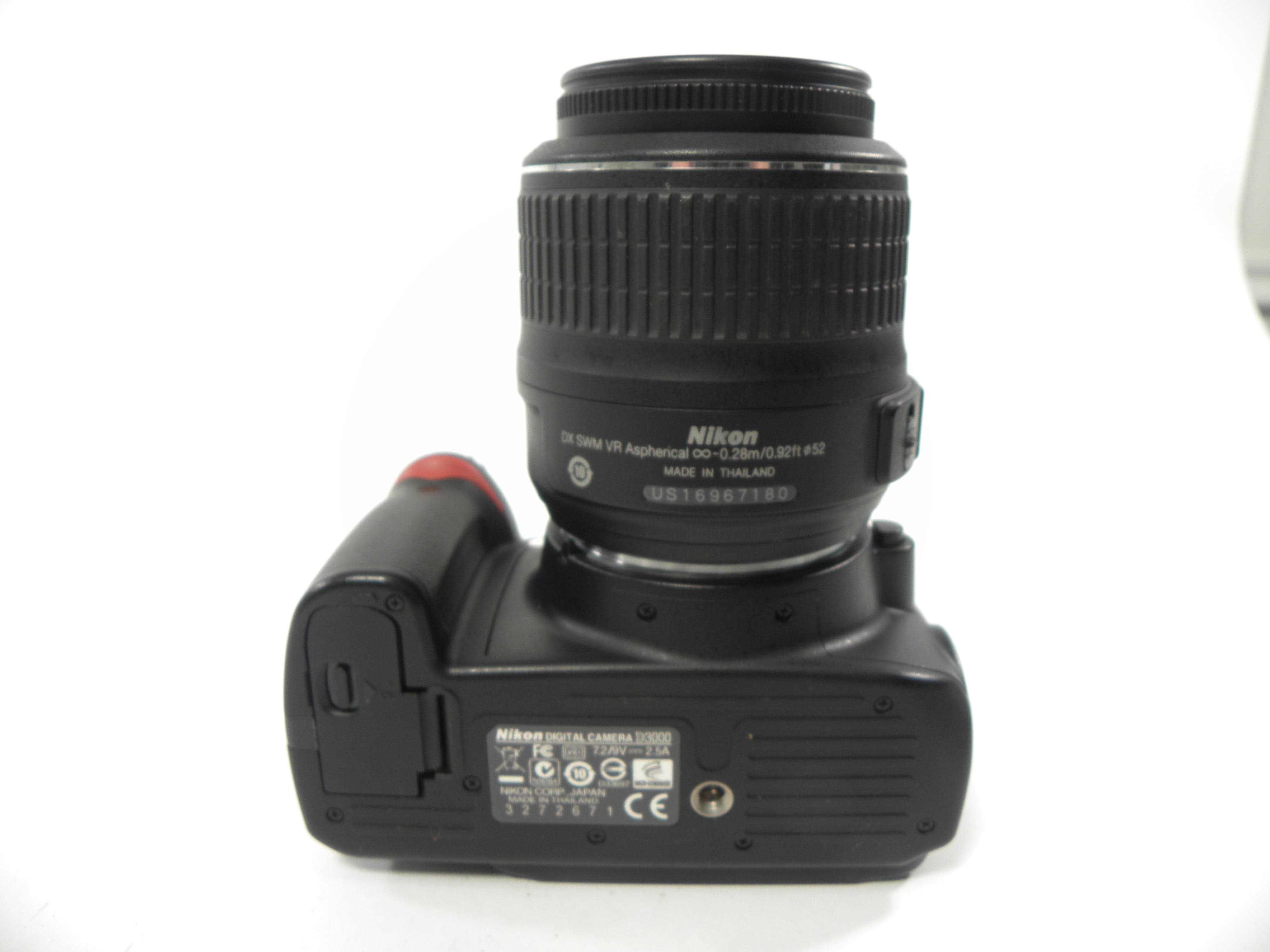 Nikon D3000 10.2mp Digital SLR w/AF-S 18-55 DX VR Shutter Ct. 1,216
