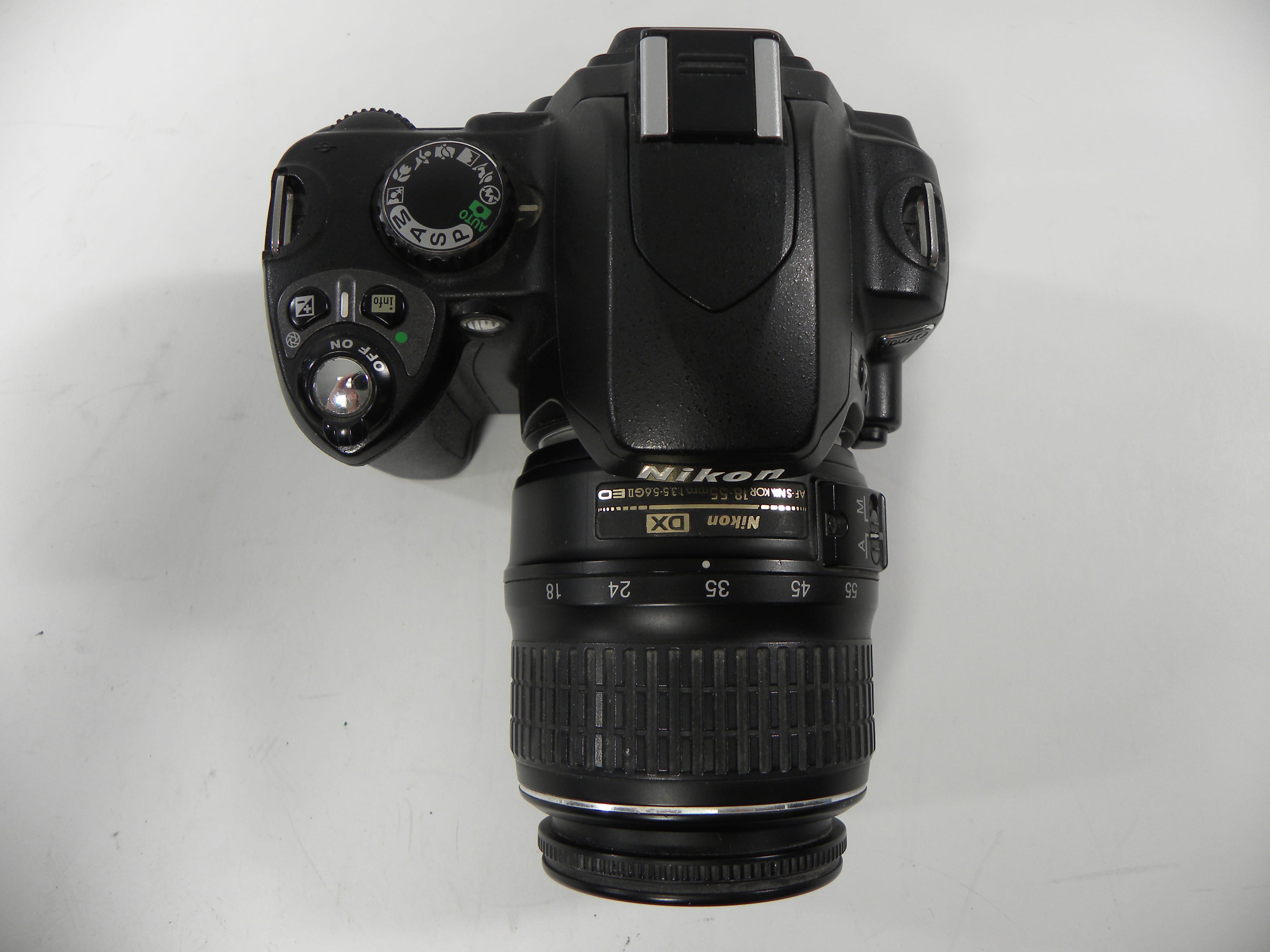 Nikon D40 6.1mp Digital SLR w/AF-S DX ED 18-55mm f3.5-5.6G II
