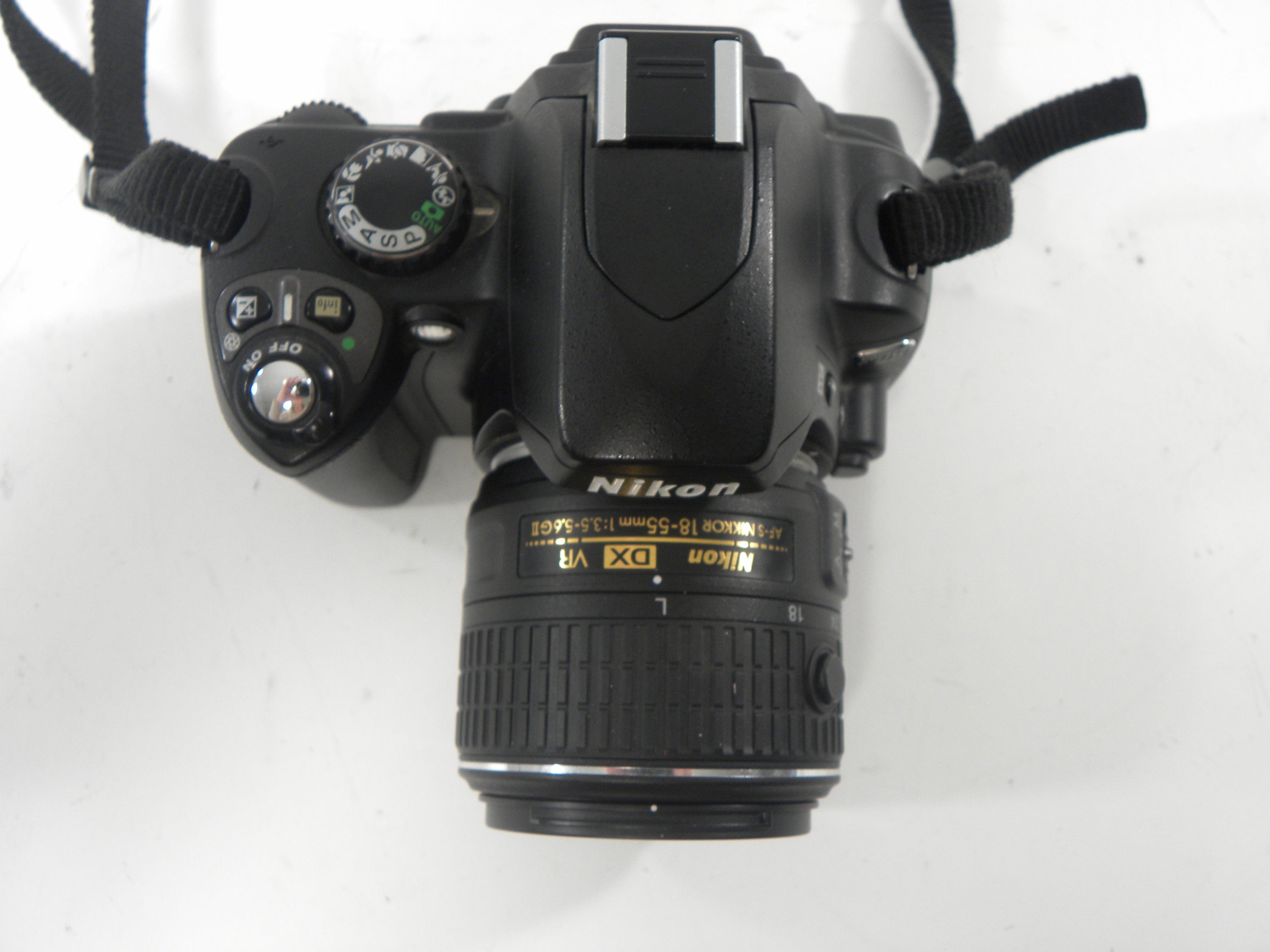 Nikon D40 6.1mp Digital SLR w/Nikkor DX VR 18-55mm Shutter Ct. 22,196