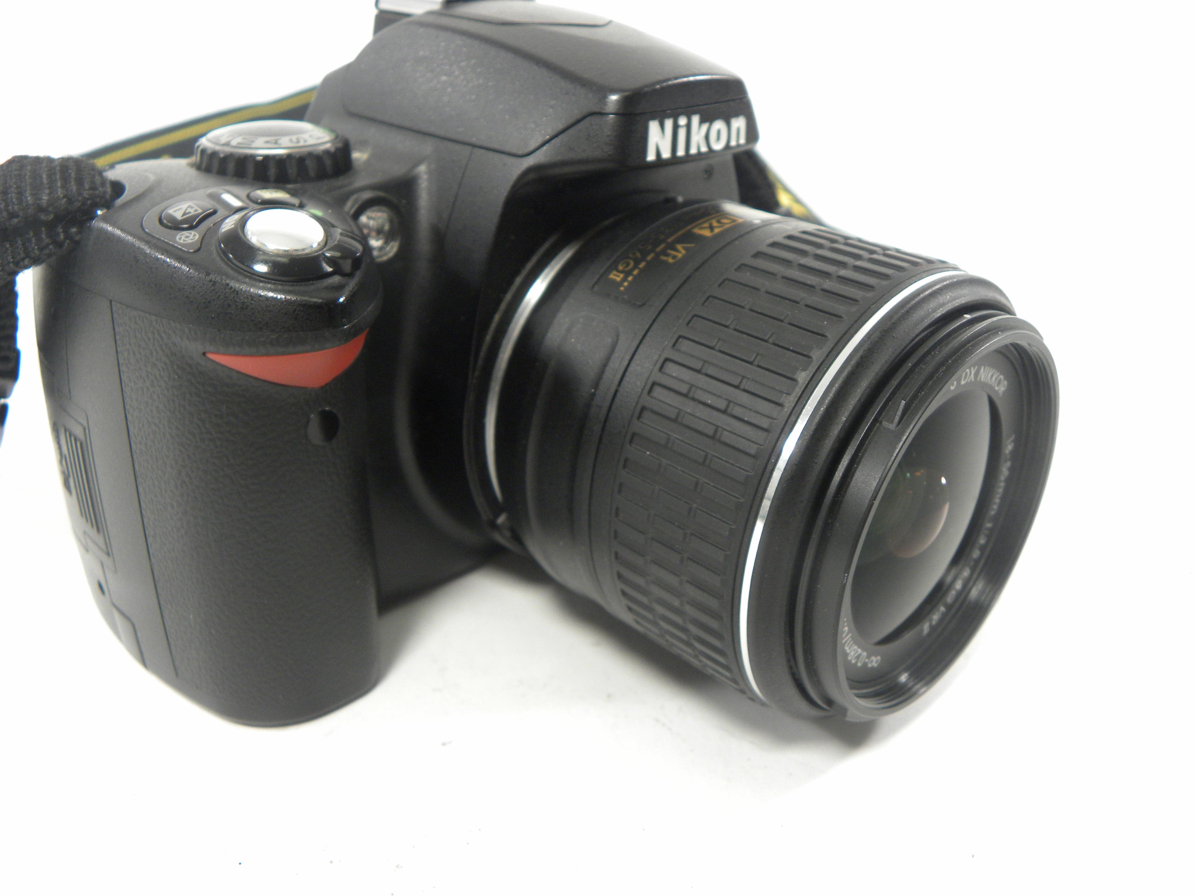 Nikon D40 6.1mp Digital SLR w/Nikkor DX VR 18-55mm Shutter Ct. 22,196