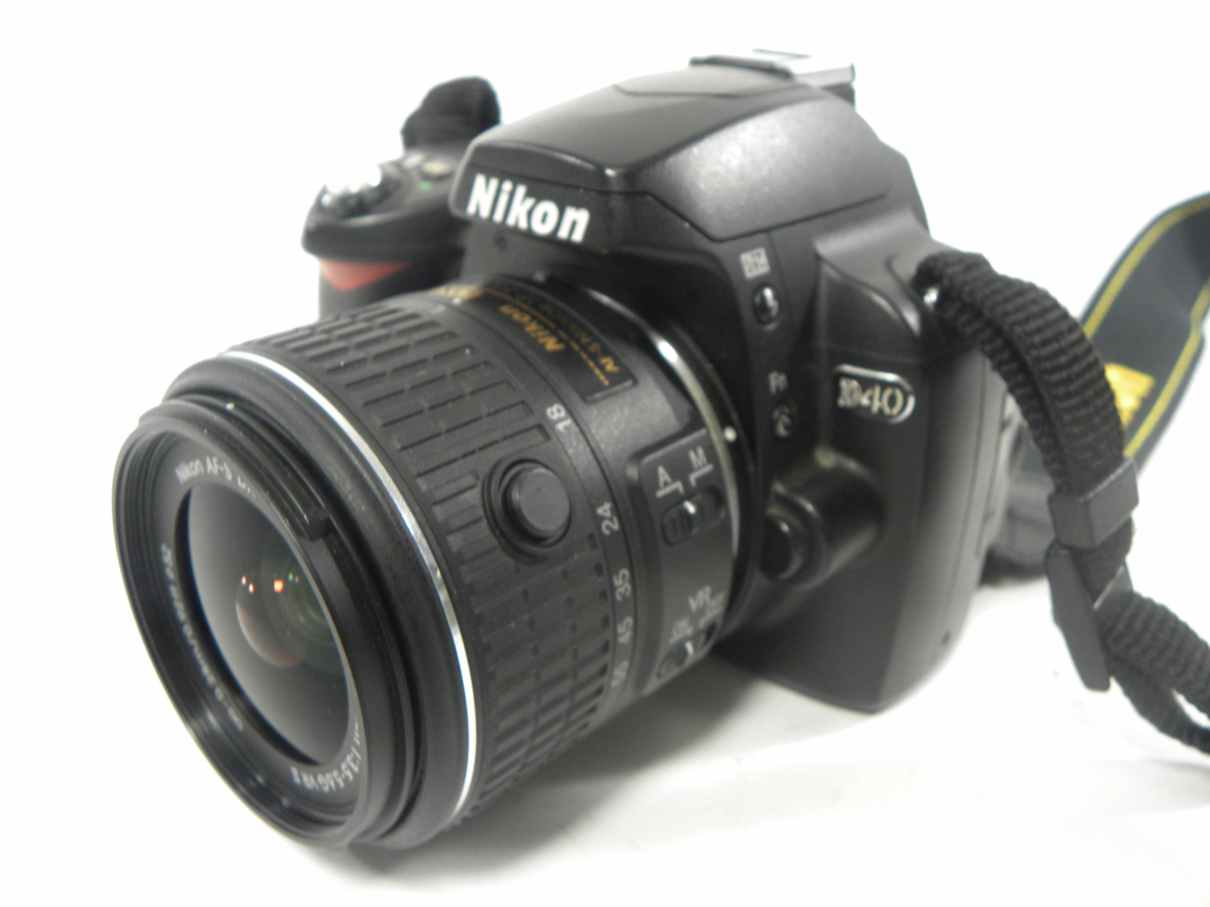 Nikon D40 6.1mp Digital SLR w/Nikkor DX VR 18-55mm Shutter Ct. 22,196